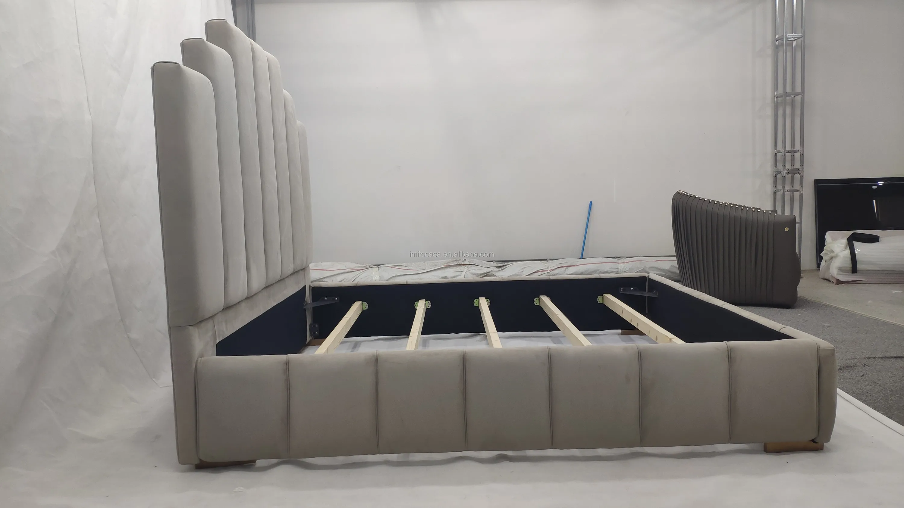 New Design Modern American Bedroom Furniture King Size Upholstered Bed Quality Simple Design Beige Velvet Double Bed For Hotel