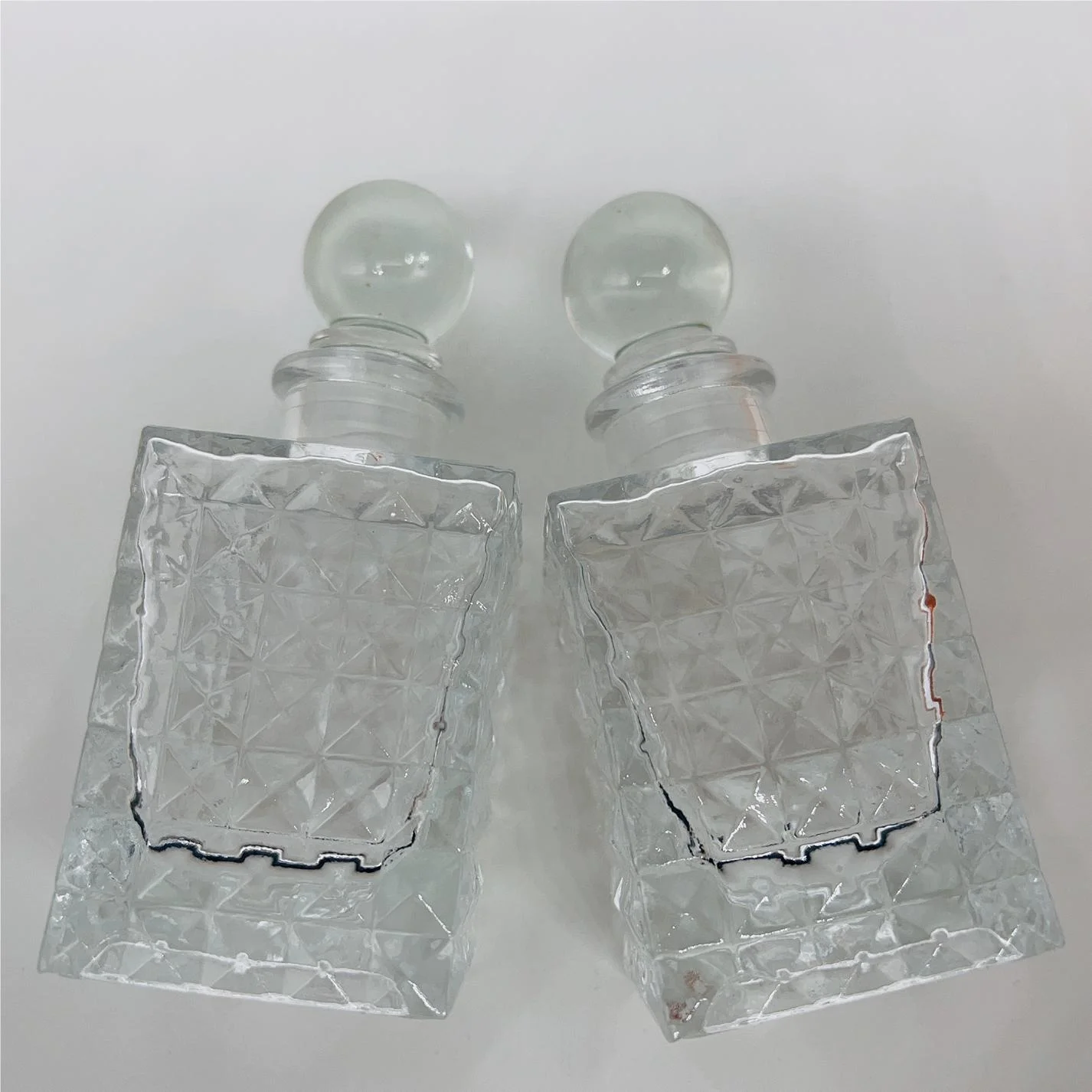 buckle glass expansion decoration aromatherapy glass bottle with ball top 100 ml