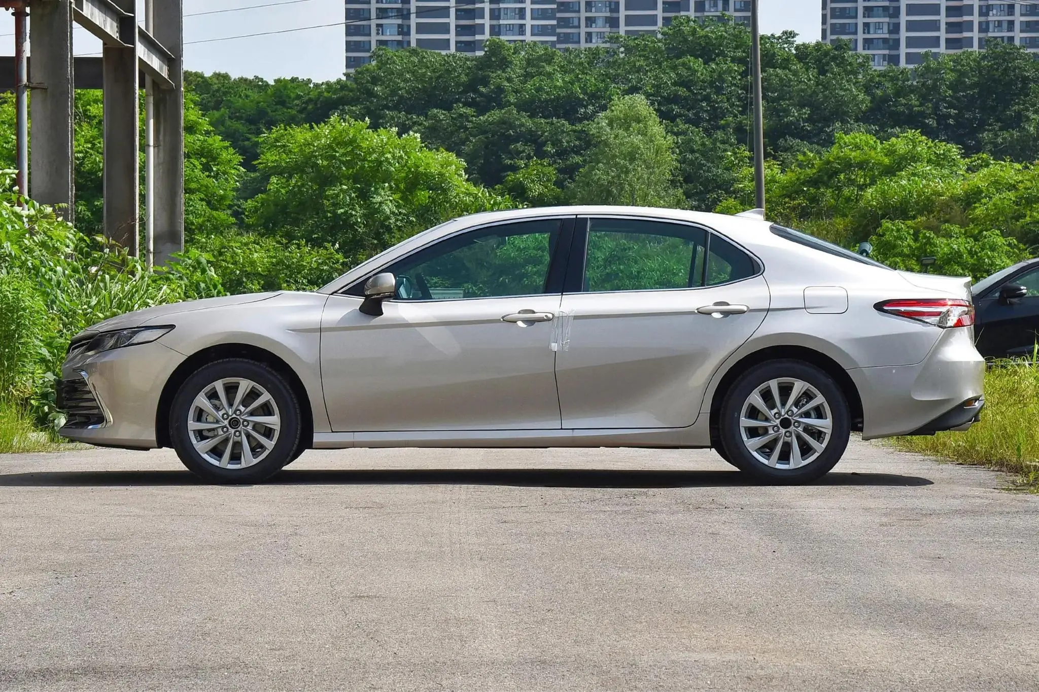 Лидер продаж в Китае Toyota Camry 2 5 г роскошная версия FWD левое рулевое управление подержанные автомобили отделка седан VVT-iE новые Подержанные toyota