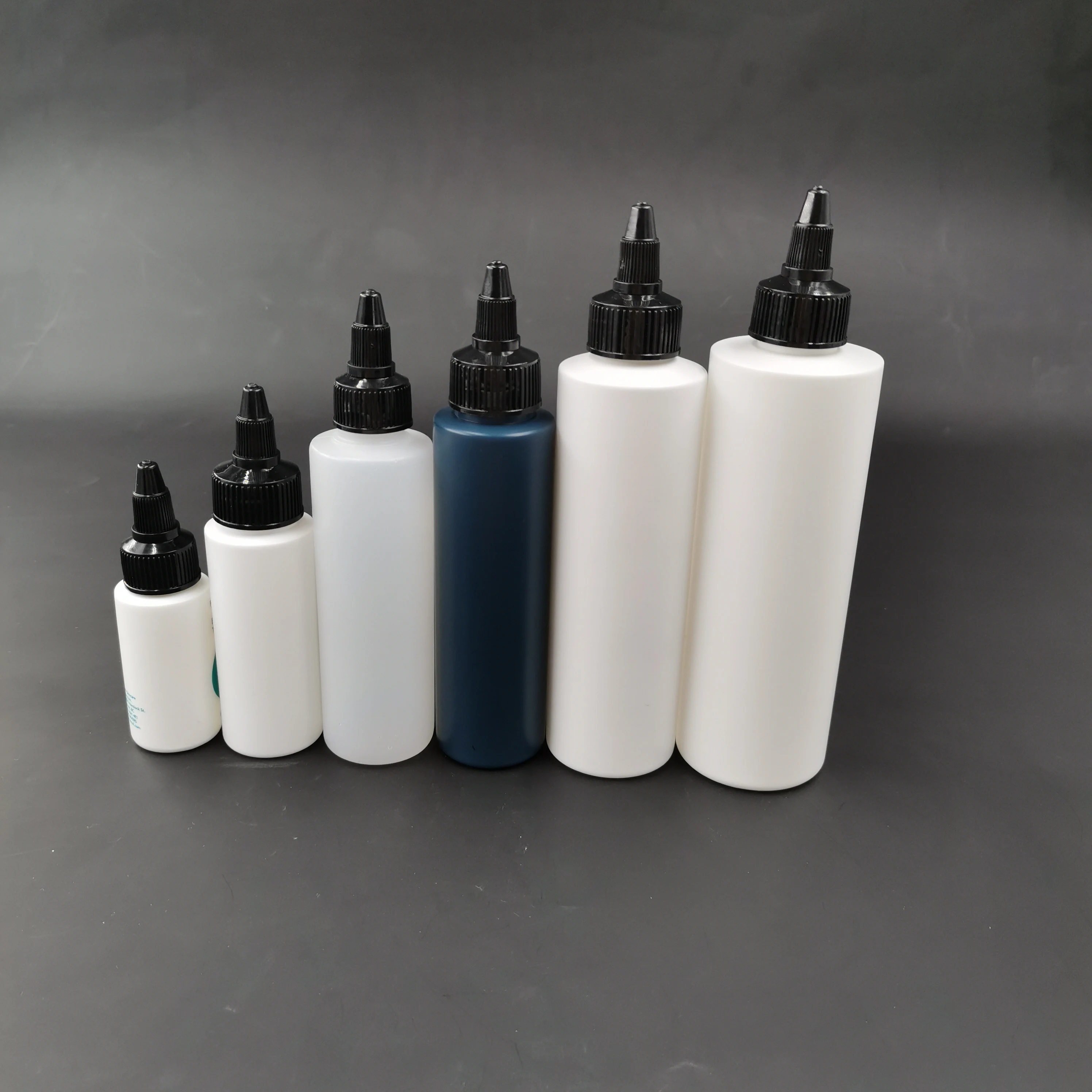 Пластиковая бутылка для соуса 30 60 100 180 250 мл с плоскими плечами и поворотной крышкой бутылочки пигментного масла волос