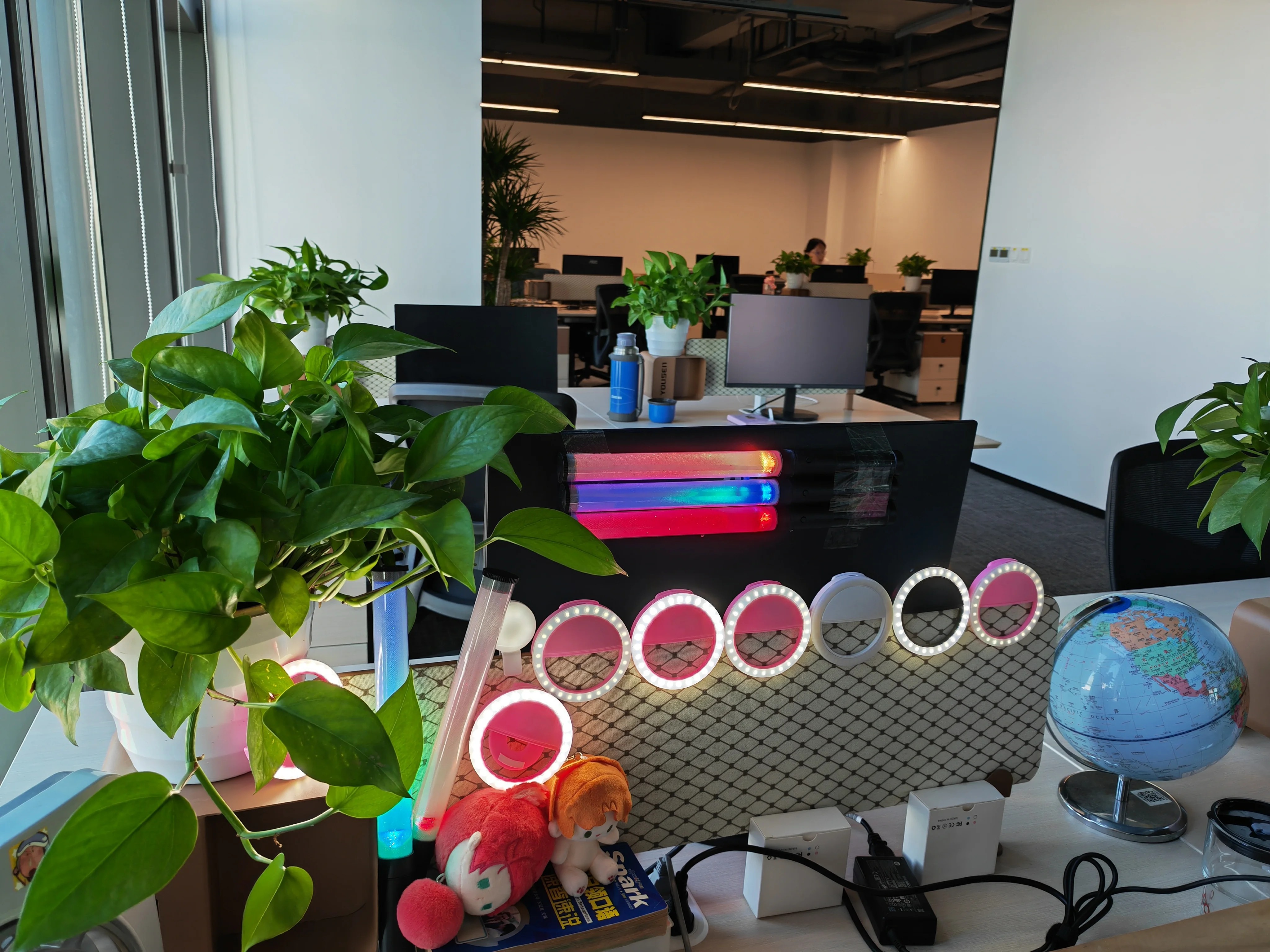 kelly USB Rechargeable A200 Phone Ring Light 36 LED Clip-On Selfie Fill-in Light IP65 Plastic Body Portable AC Power Supply