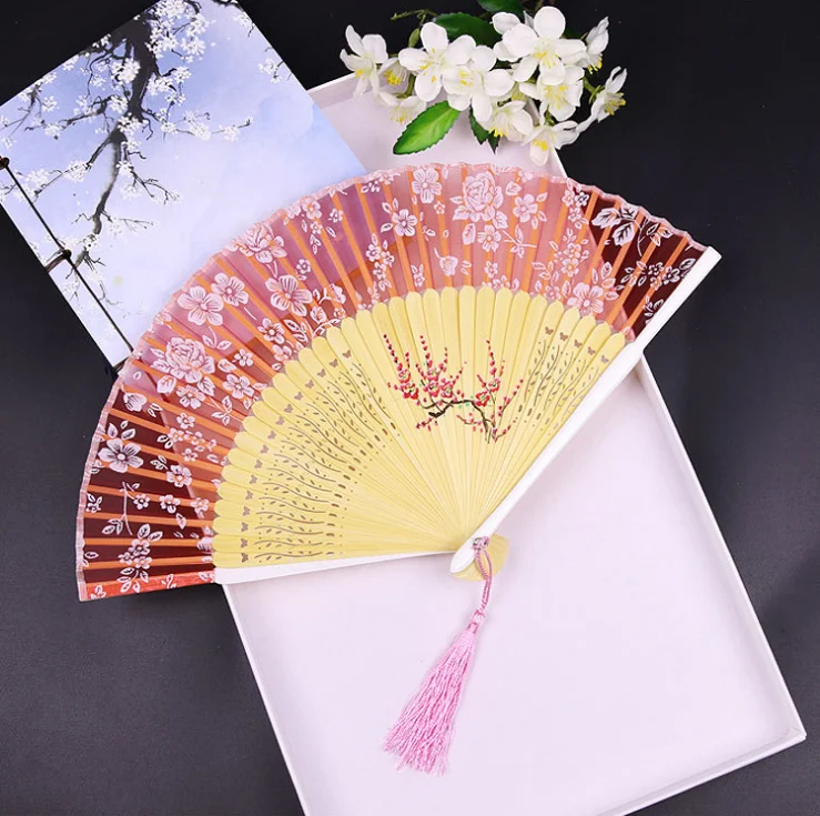 Нежный китайский стиль лакированный край Шелковый веер ручной работы веер Внешняя торговля оптовая продажа ручная роспись женский складной веер