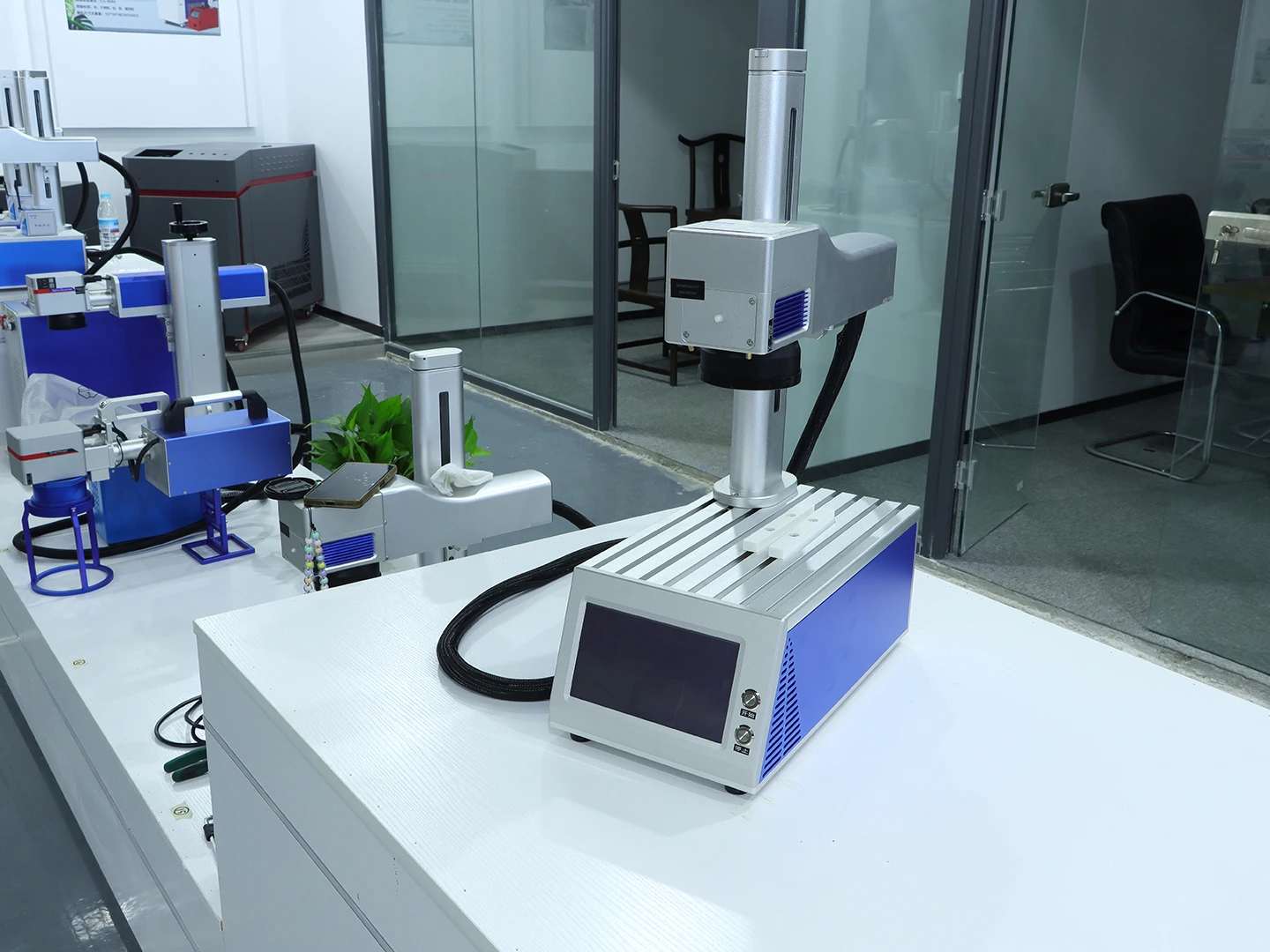 Portable 20W/30W/50W Mini Fiber Laser Marking Machine For Pipes New Condition Raycus Laser Source Ai Graphic Format Supported