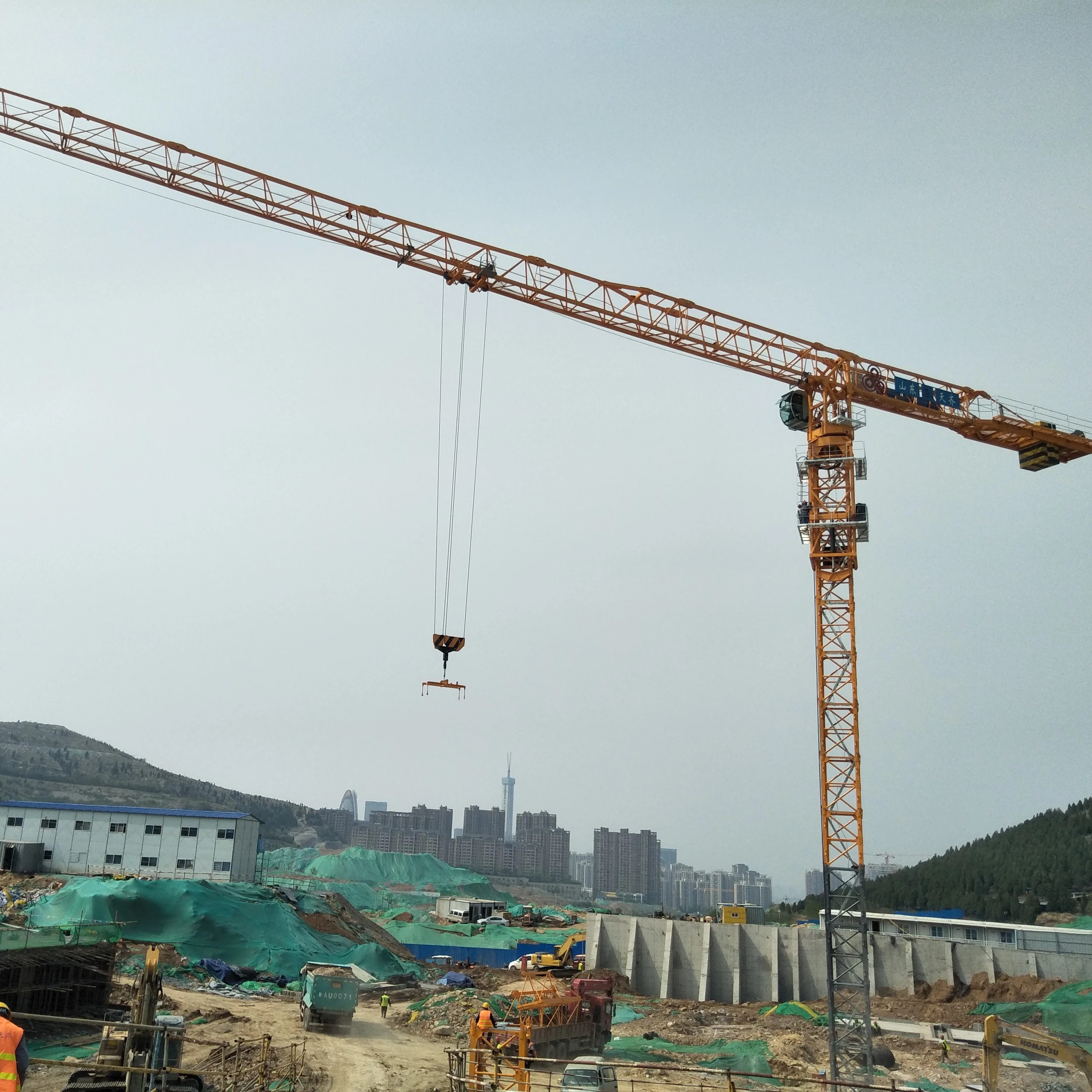 PT7032 Tower Crane with 16 Ton Load Capacity New Condition Construction Industry Featuring Core Components Motor Gear Bearing