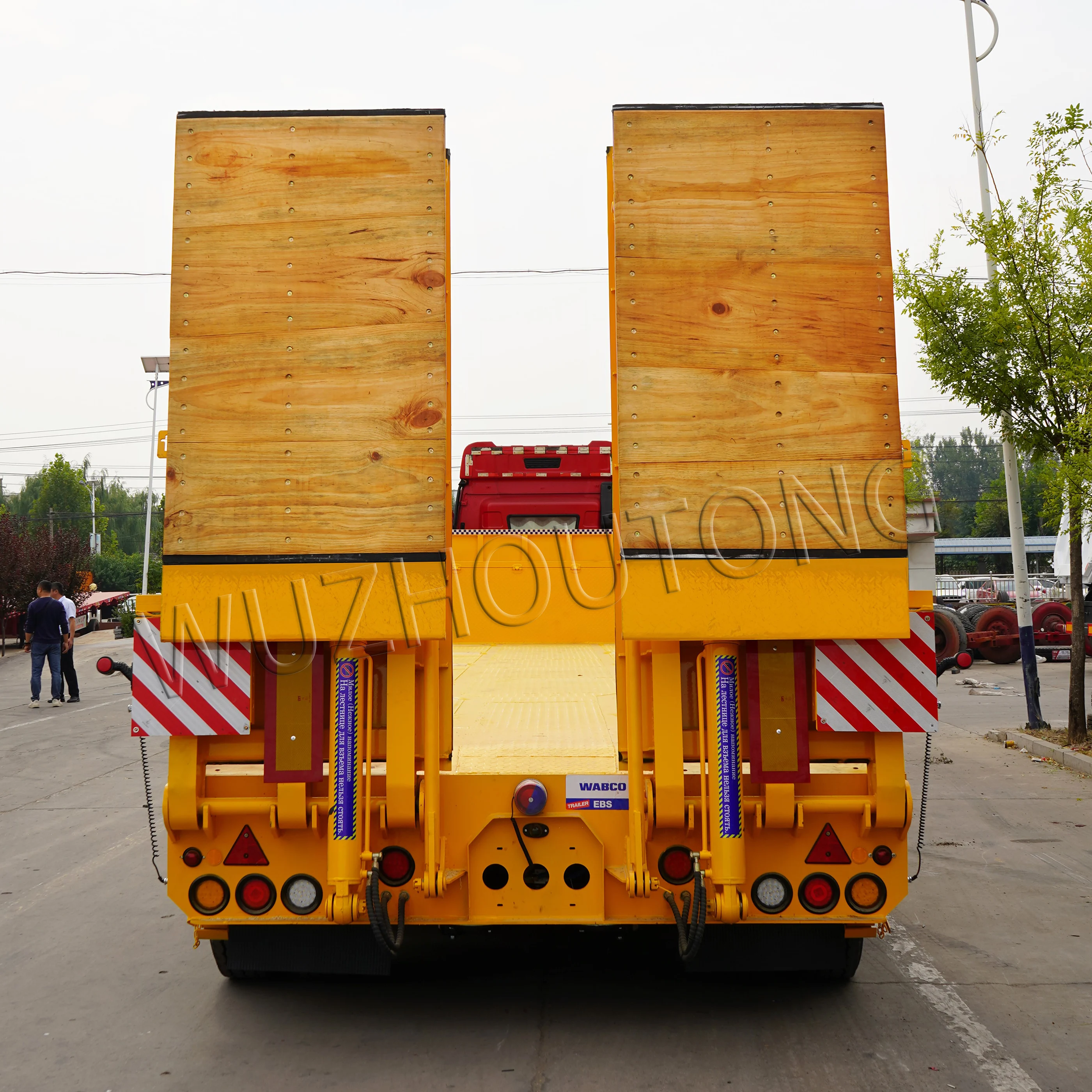 China 40ft 3 4 Axle Gooseneck Truck Car Carrier Transport lowbed Trailer Low Bed Semi Trailer for Sale