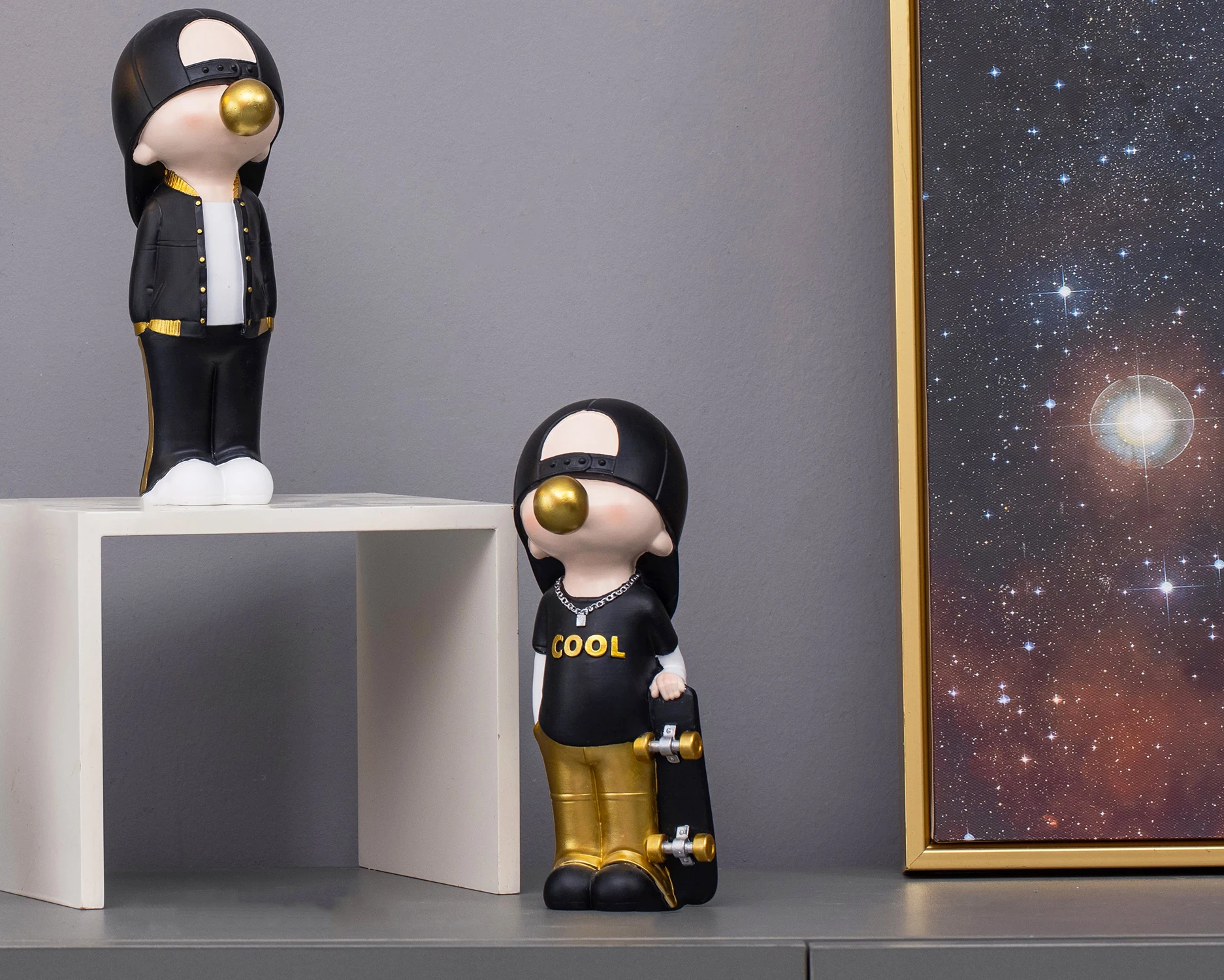 Modern Home Accessories Room Boy Birthday Party Decoration Resin Bubble Boy Skateboard Statue Interior Table Decor