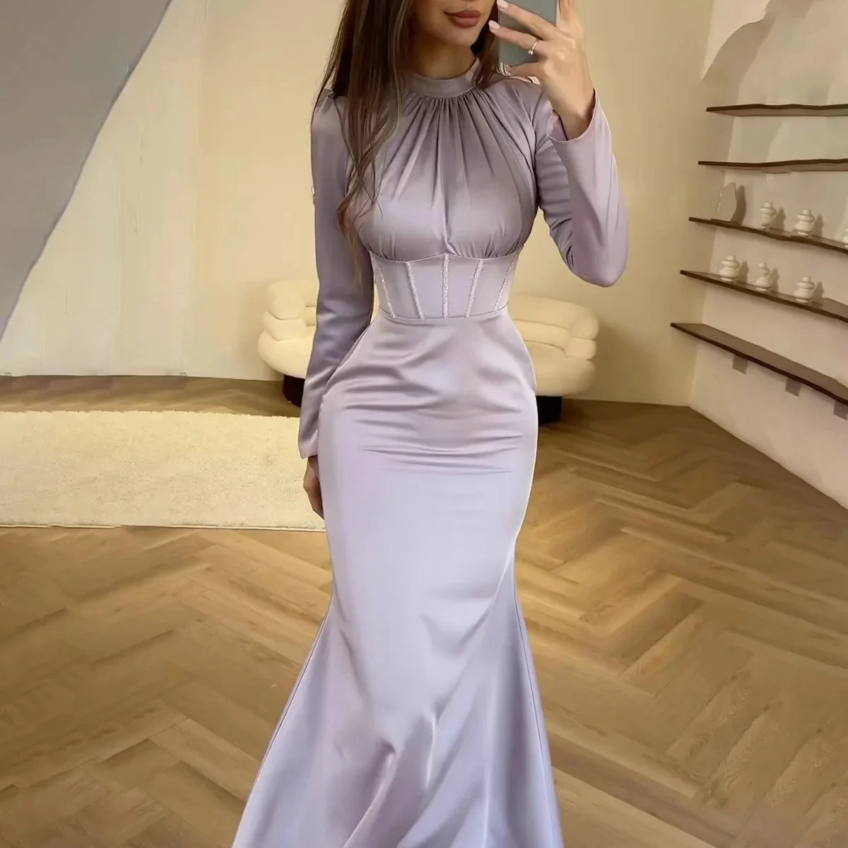 Женское платье со стразами