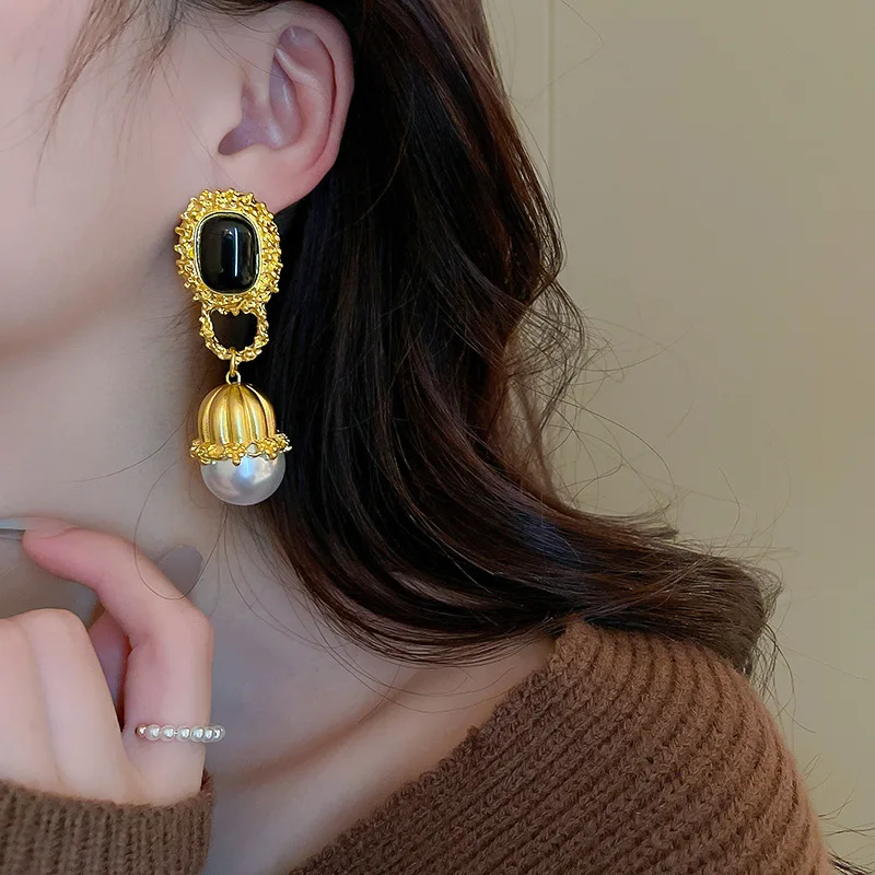 Silver needle square geometric pearl lantern earrings court style retro high -grade earrings niche temperament earrings