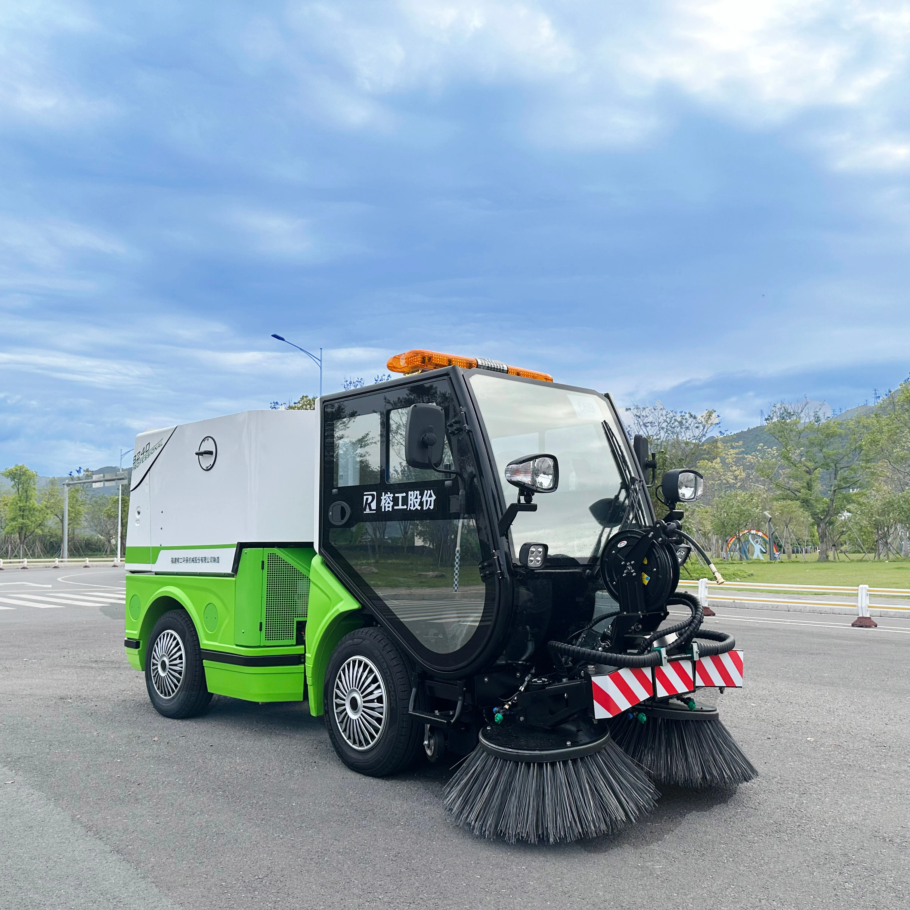 Хит продаж коммунальное санитарное оборудование RG-8240 уборочная машина для очистки тротуаров с всасывающей трубкой