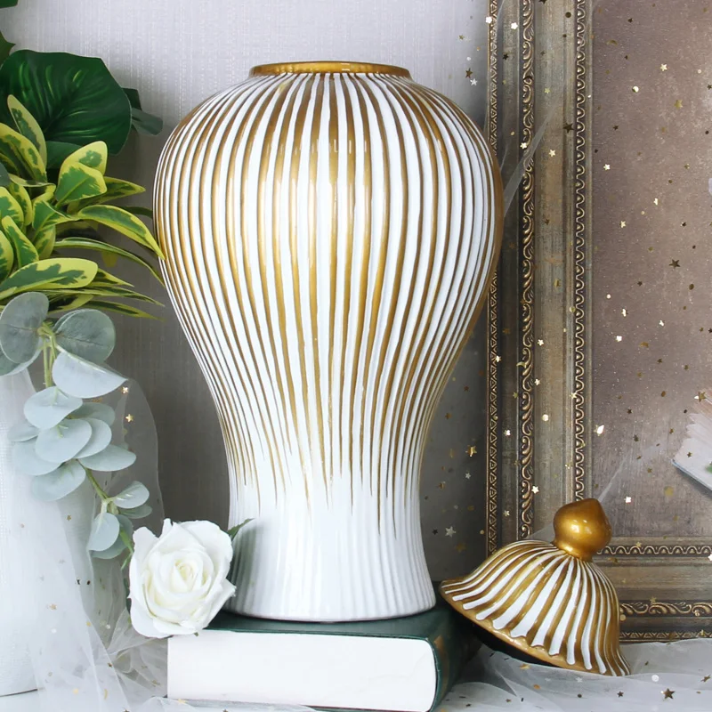 J195A  Ceramic luxury home decor snow mat gold antique vase  decoration jar ginger set wholesale