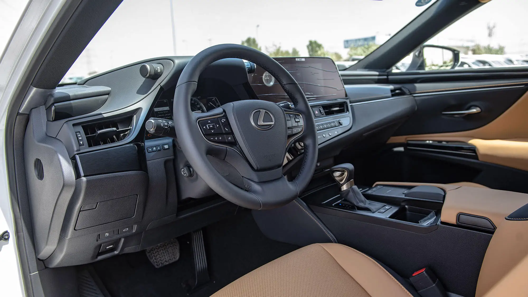 Отлично используемый LEXUS ES 300 2 5 P 2020-2024 доступен для экспорта