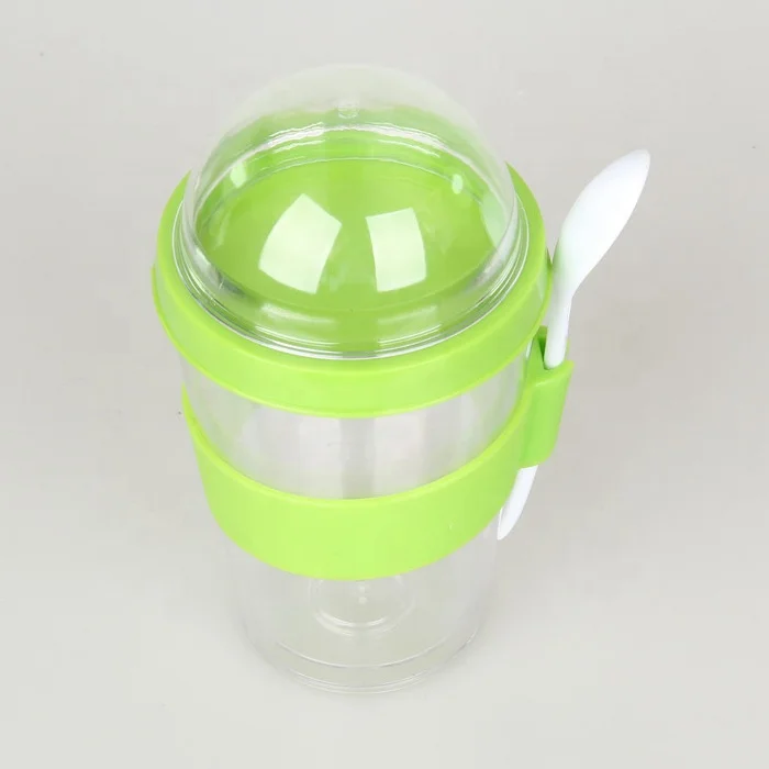 Пластиковая чашка для йогурта с ложкой и купольной крышкой