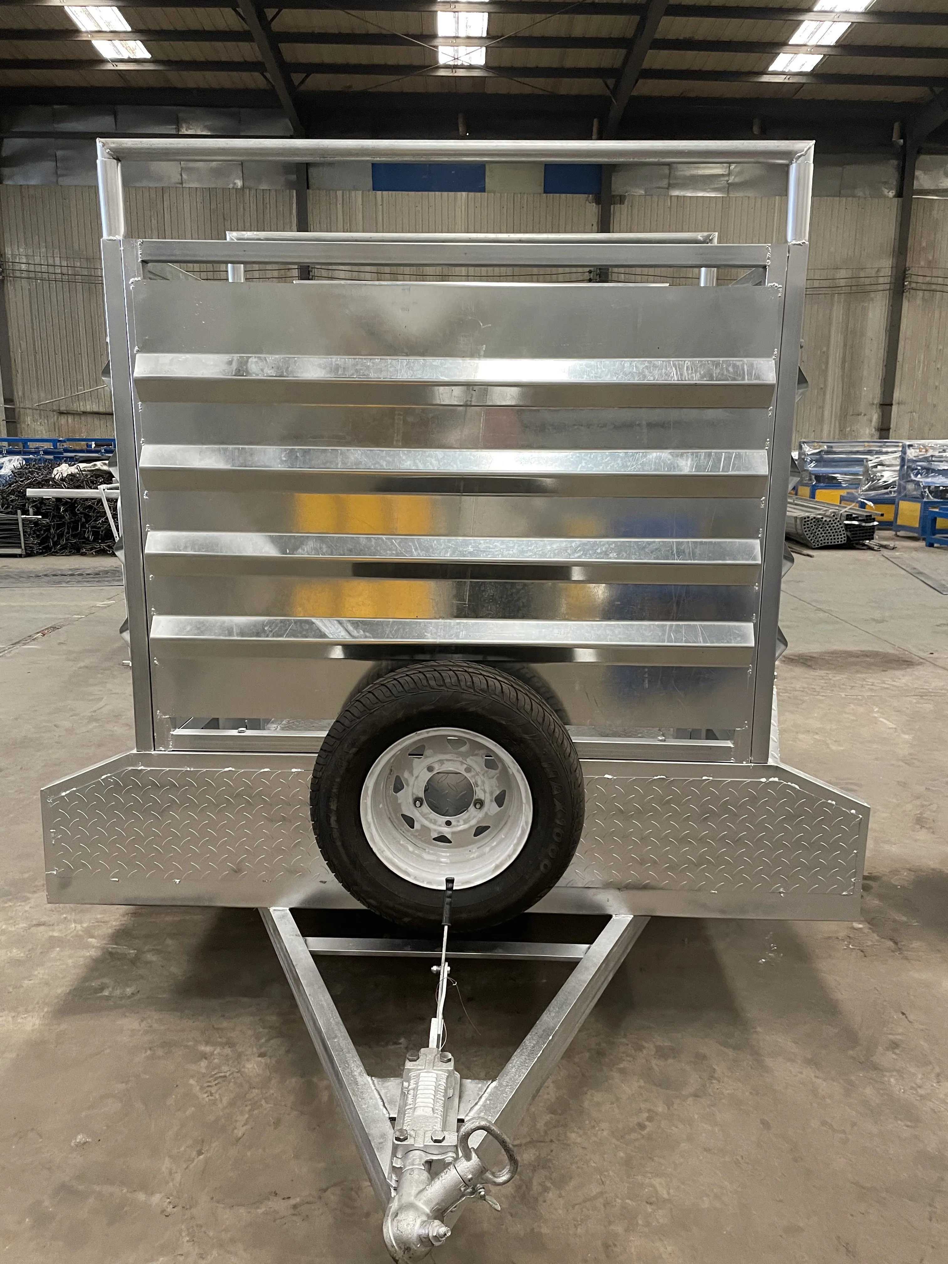 Galvanized Livestock Corral Portable Yard Trailer for Long-lasting Use