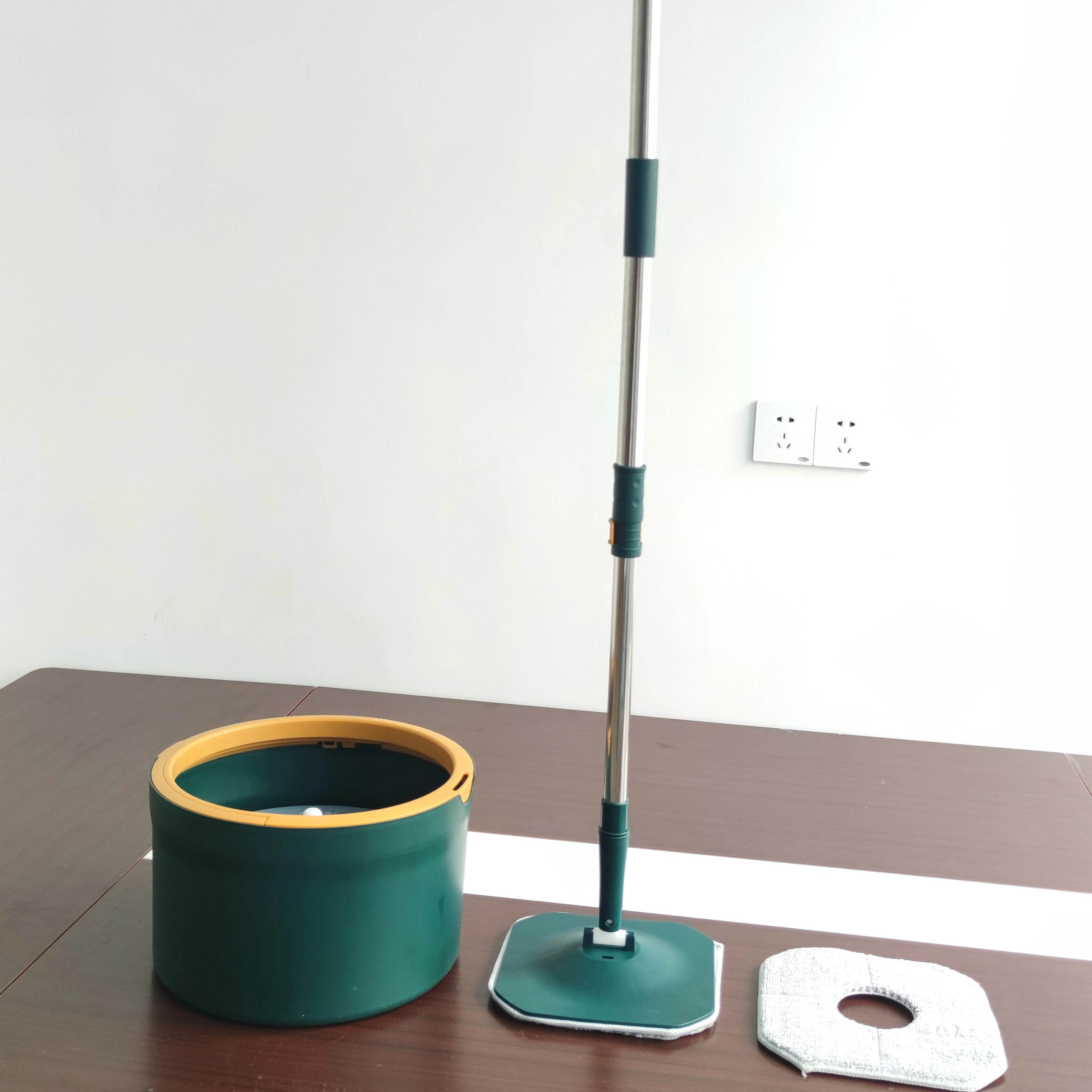 BENHENG clean dirty separation 360 degree rotating square spining mop with handsfree telescopic handle bucket