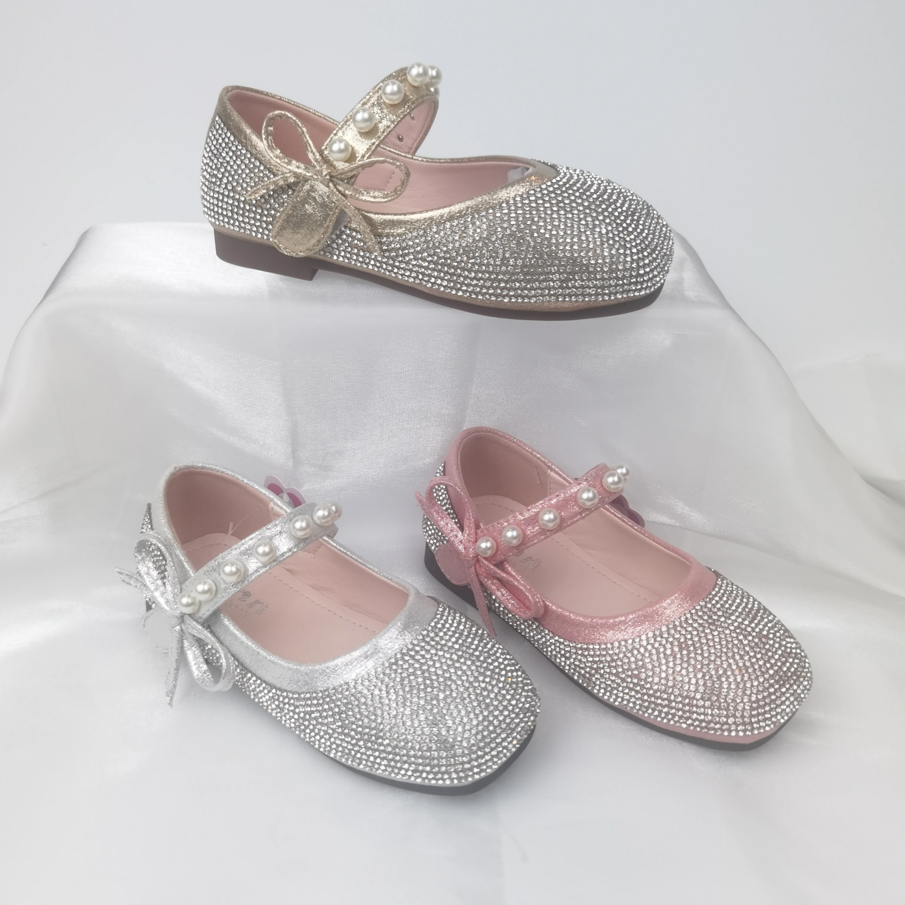 Стильные и универсальные туфли на плоской подошве для детей и девочек, со сверкающей отделкой со стразами, 2021