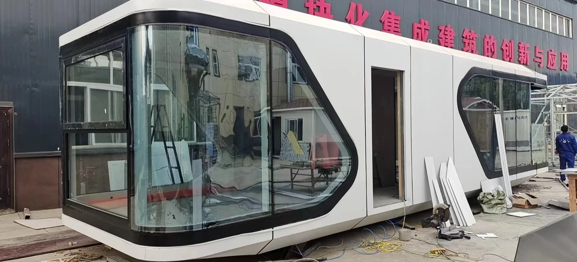 Made in China new luxury fully furnished 20ft 30ft 40ft container moving capsule Hotel House Capsule Home
