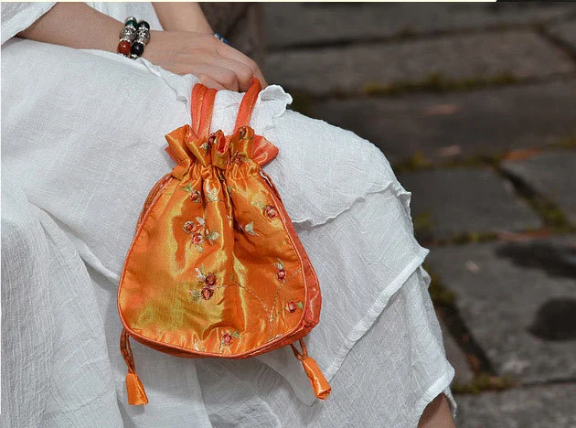 Women fashion embroidery flower decoration handmade handbag