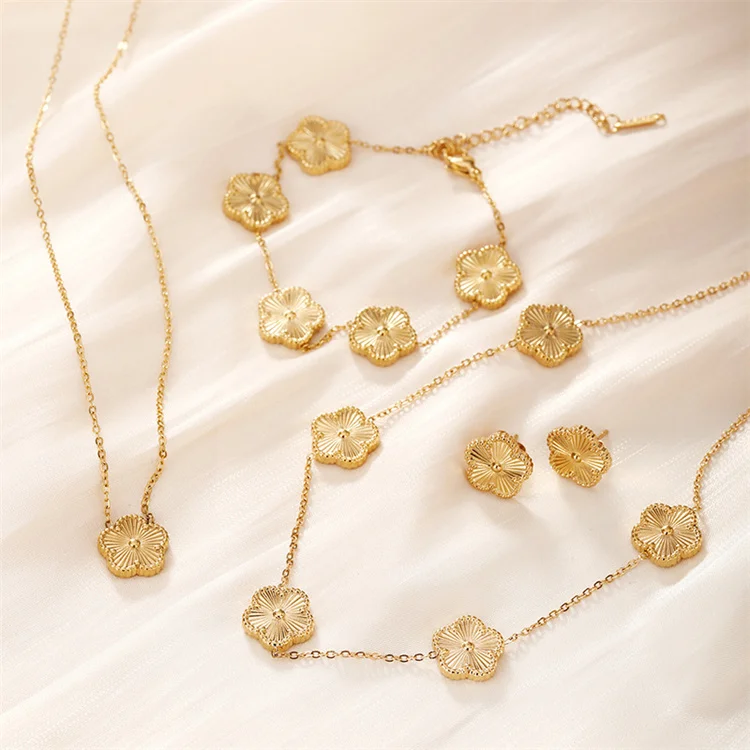 18K Gold Plated Women Personalized Five Leaf Clover Necklace Bracelet Earrings Jewelry Set