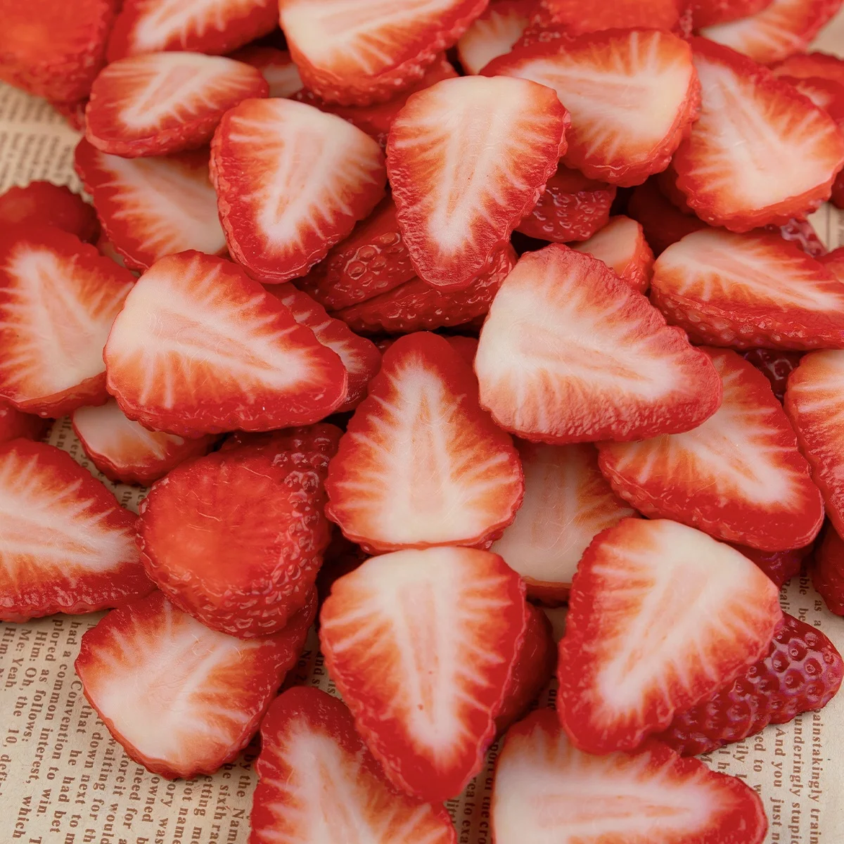 PVC Realistic Display Small Faux Strawberry Flesh Slices Decor Fruits Fake Dessert Food Model Simulation 3D Fruit Cake Waffle