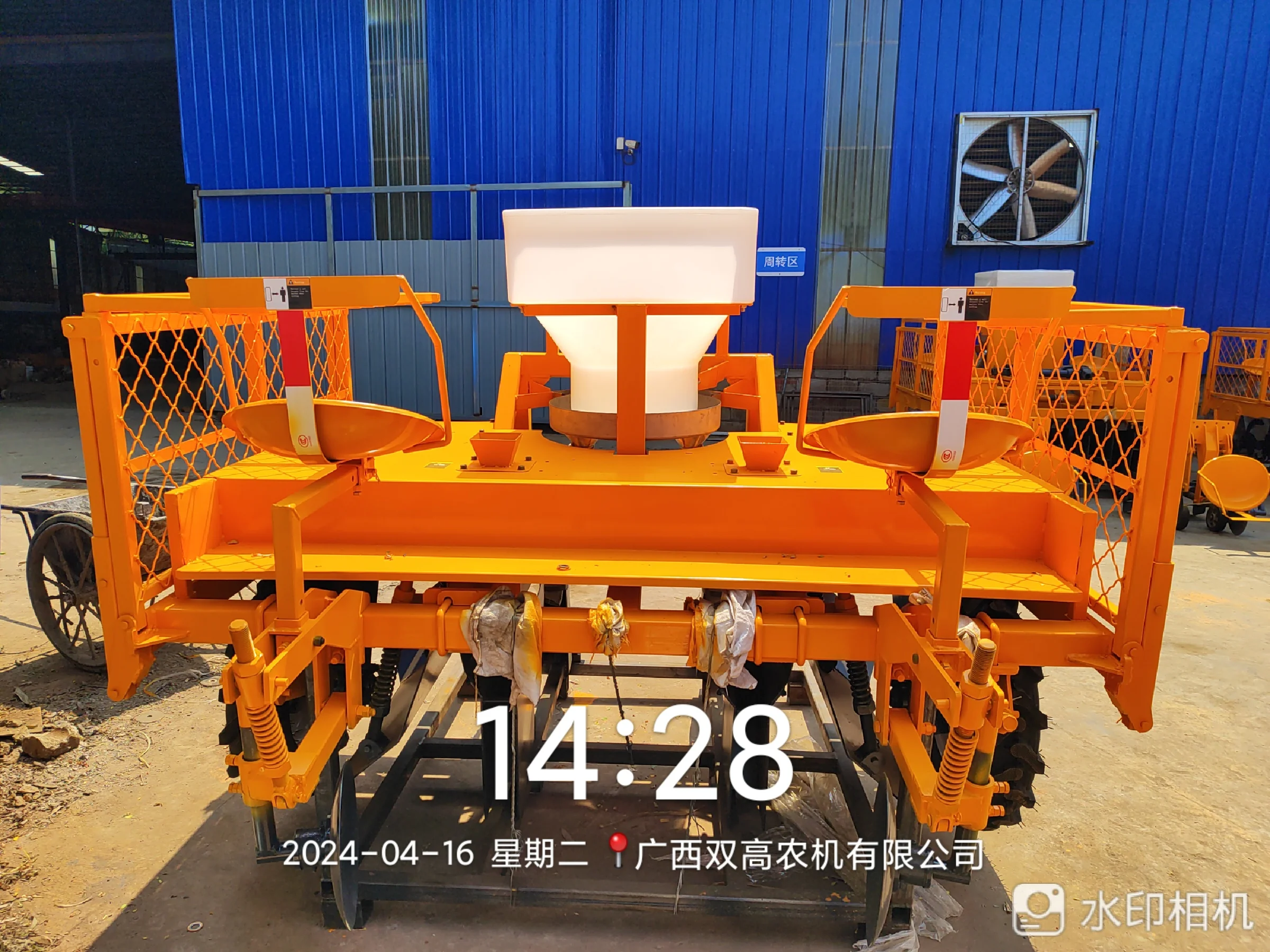 CE certificate Manioc Sowing Machine Cassava Planting Machine with Fertilizer applicator