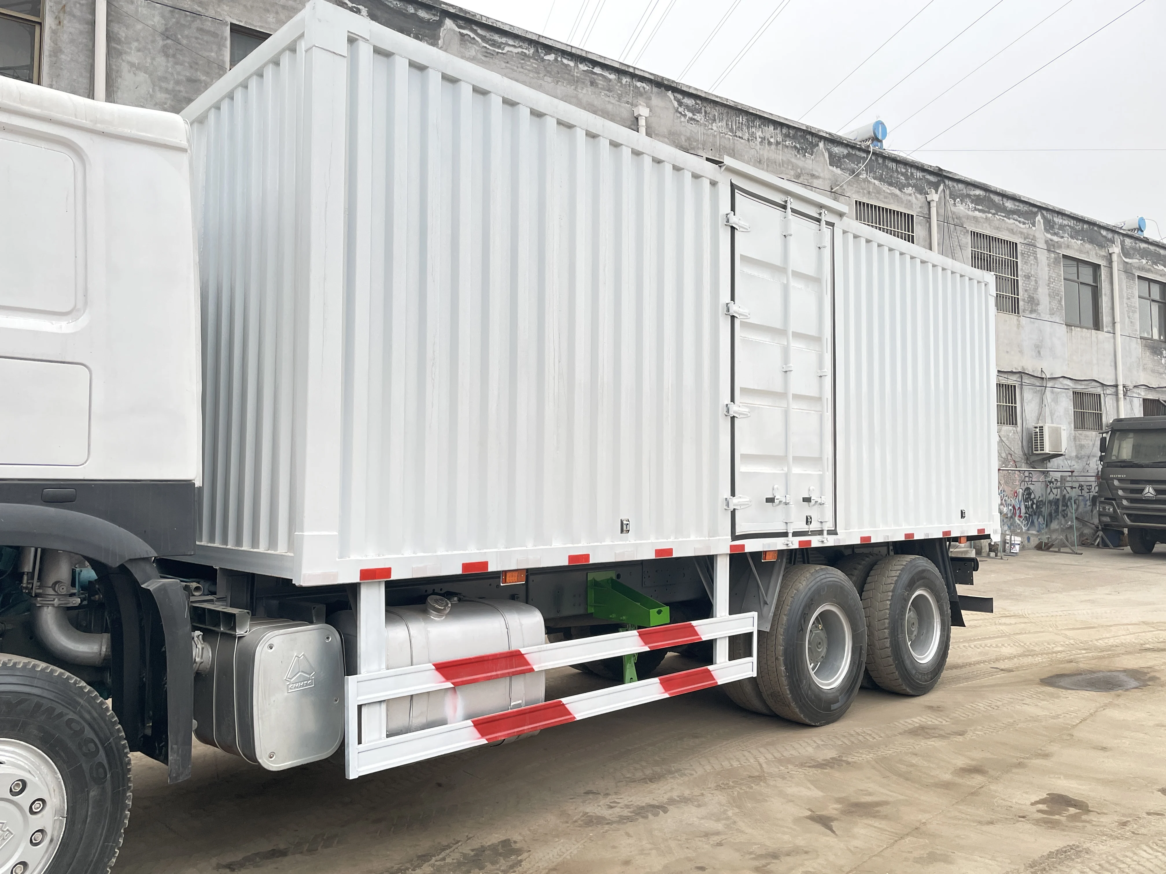 Грузовик Sinotruk Howo 12 колес 6x4 8x4 371
