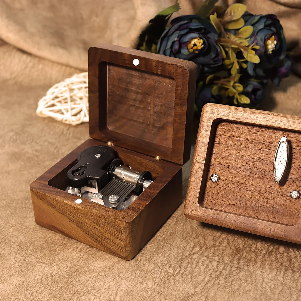 Hot Sale Music Box for High Quality New Arrival Antique Walnut Color Music Box Wooden Hand-cranked Personalizable Gift Music Box