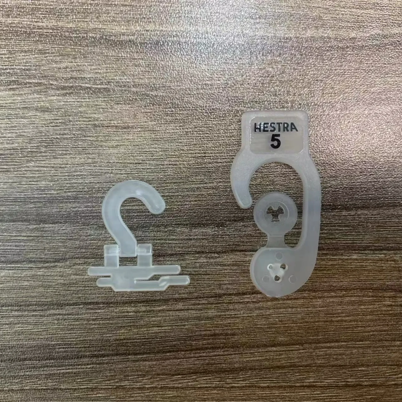 Wholesaler low price color custom plastic hook Plastic A4 Hanging Hook