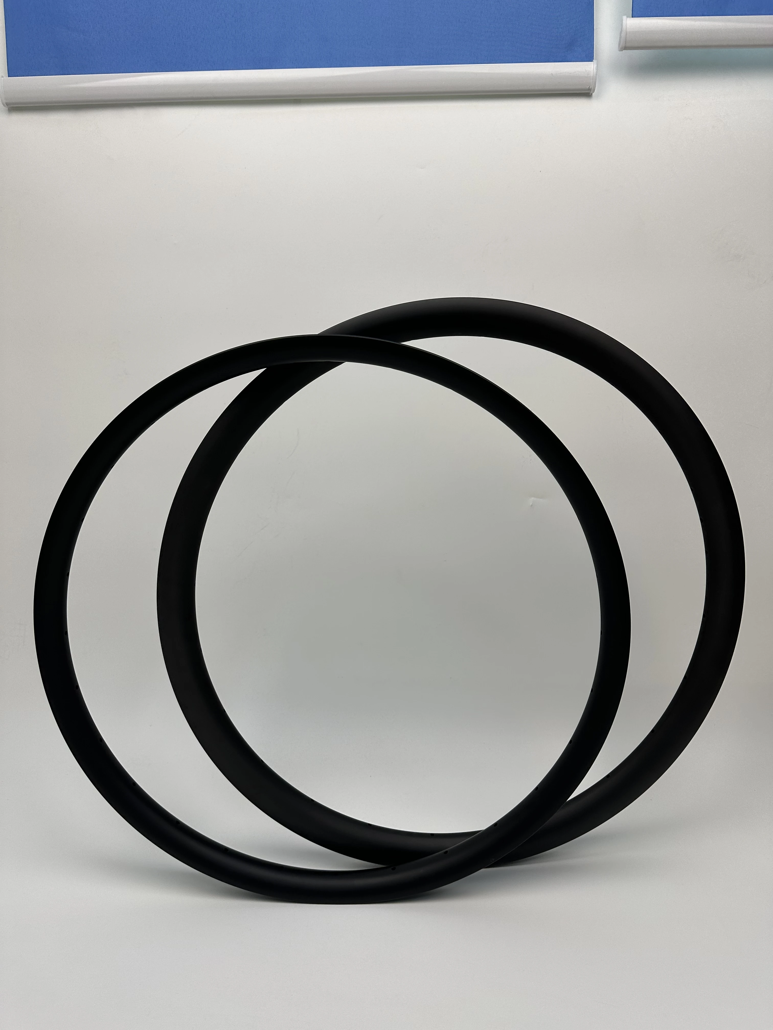 High Quality Lightweight 700C Carbon Bicycle Wheels Parts with Ceramic Bearings and Rim Brake for Road Bike and MTB