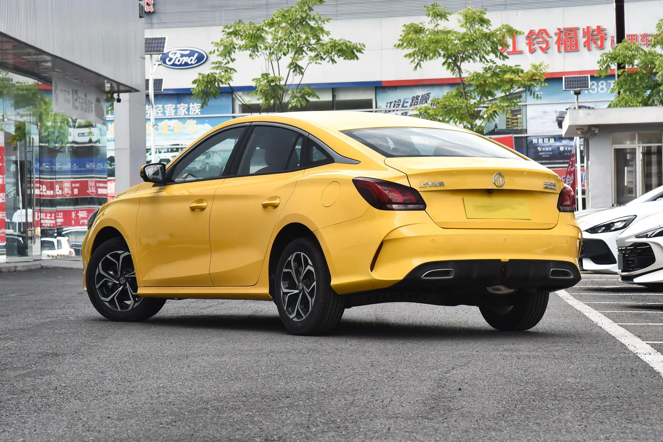 Высокое качество Saic MG5 автомобильный 180DVVT 2023 мг 5 EV ручной бензиновый бензин 1.5L FWD LHD 129Ps скоростной 4-дверный 5-местный седан