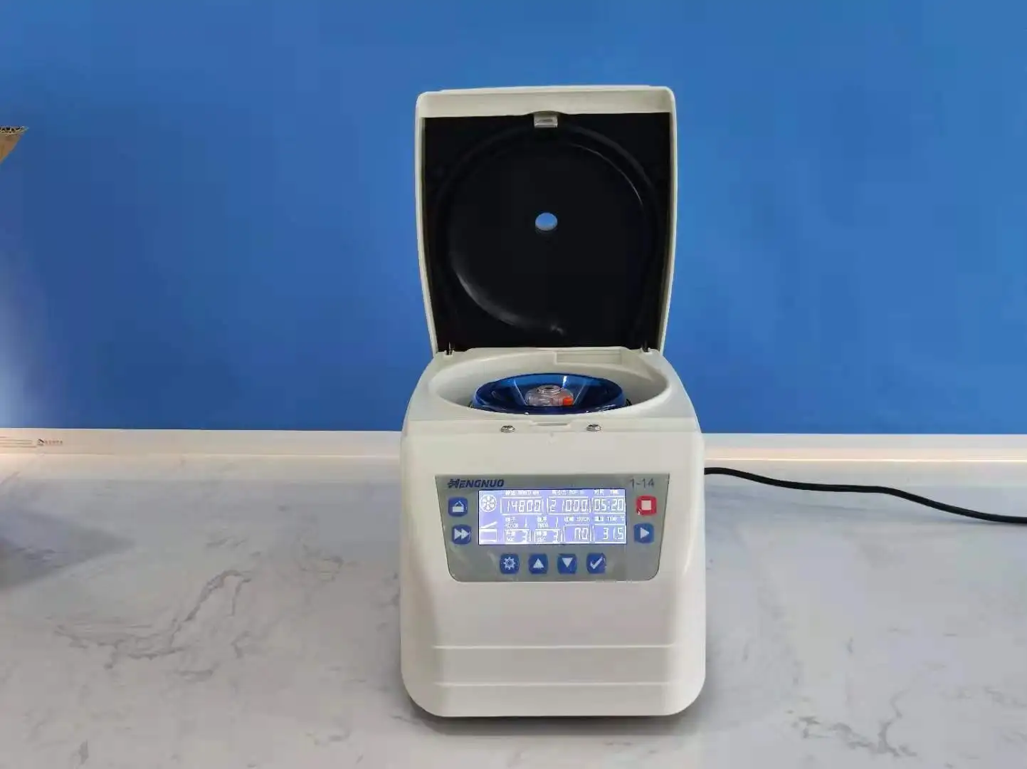 Maximum centrifugal force driven by variable frequency AC motor 21000 * g laboratory chemical laboratory centrifuge