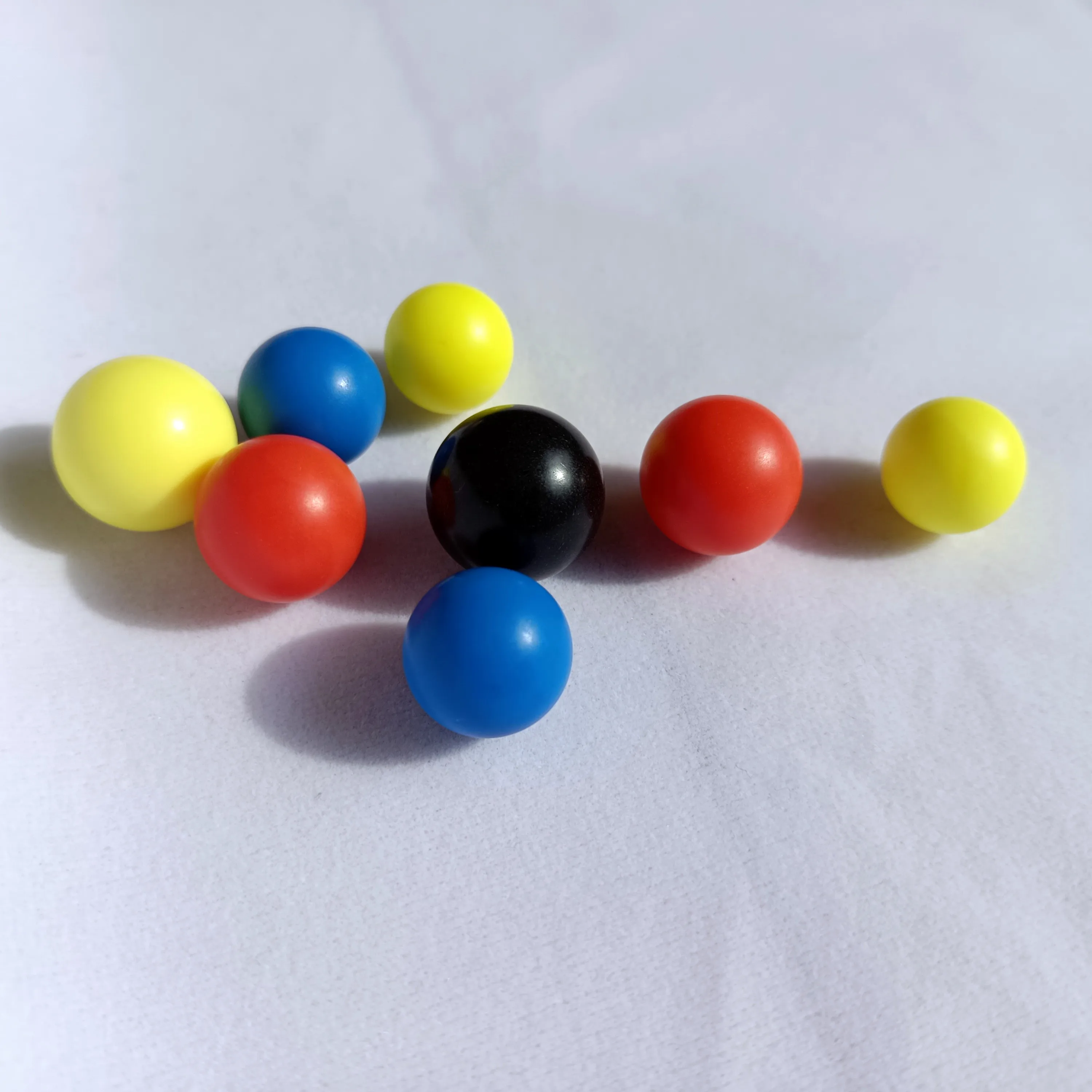 Custom red blue black yellow green orange 6mm 6.35mm 7mm 8mm 9.525mm 10mm 12mm 12.7mm 25mm colored PP plastic float balls