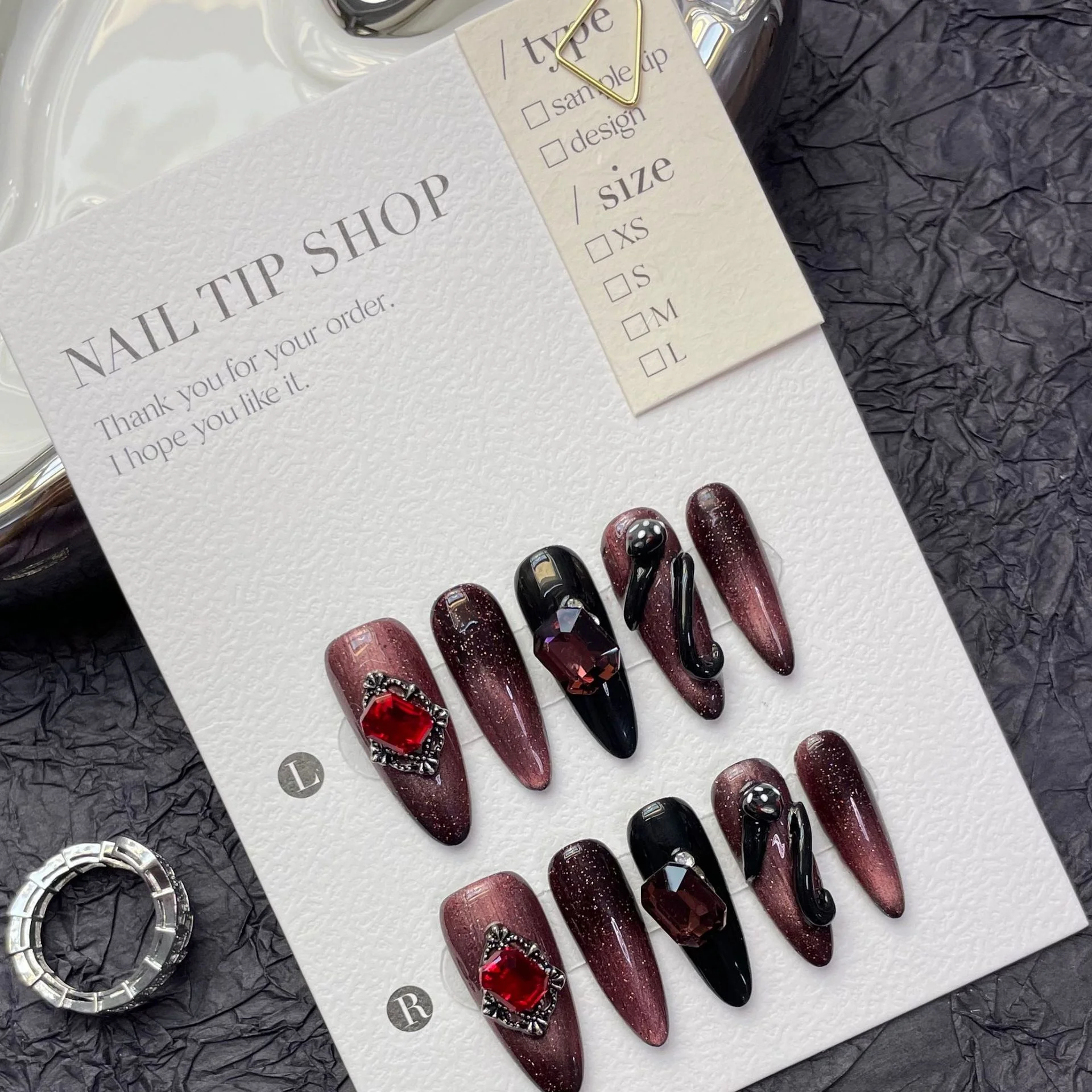 Spicy Girl 3D Snake Pattern Wearing Nail Patch for Whitening Wearing Nail Products with Dark Blood Red Hands
