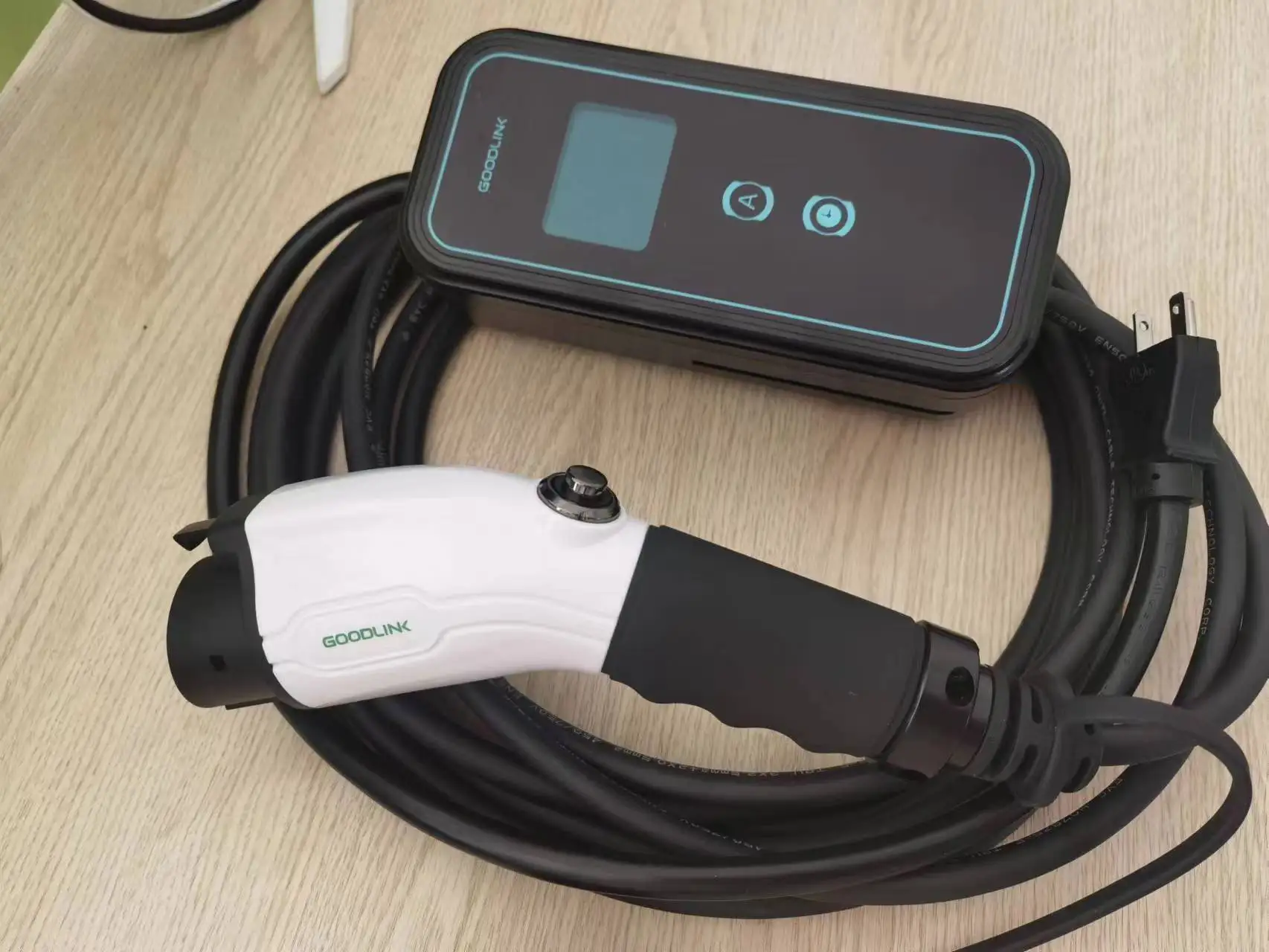 Заводской OEM 16A/32A 7kW электрическая автомобильная зарядка портативная EV зарядная коробка с