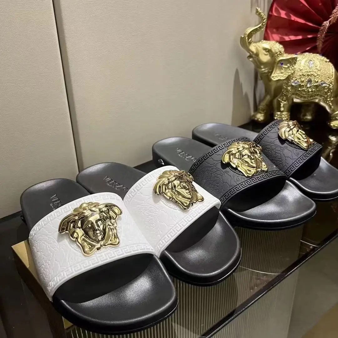 Wholesale New Summer Indoor Outdoor Luxury Women And Man Fashion Sandals Plastic Girls PU Shoes Comfortable Casual Slippers