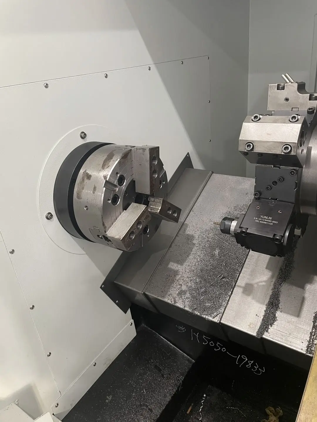 CL15 CNC Slant Bed Lathe Fanuc Turret Lathe Hydraulic Chuck Table Tailstock High Class