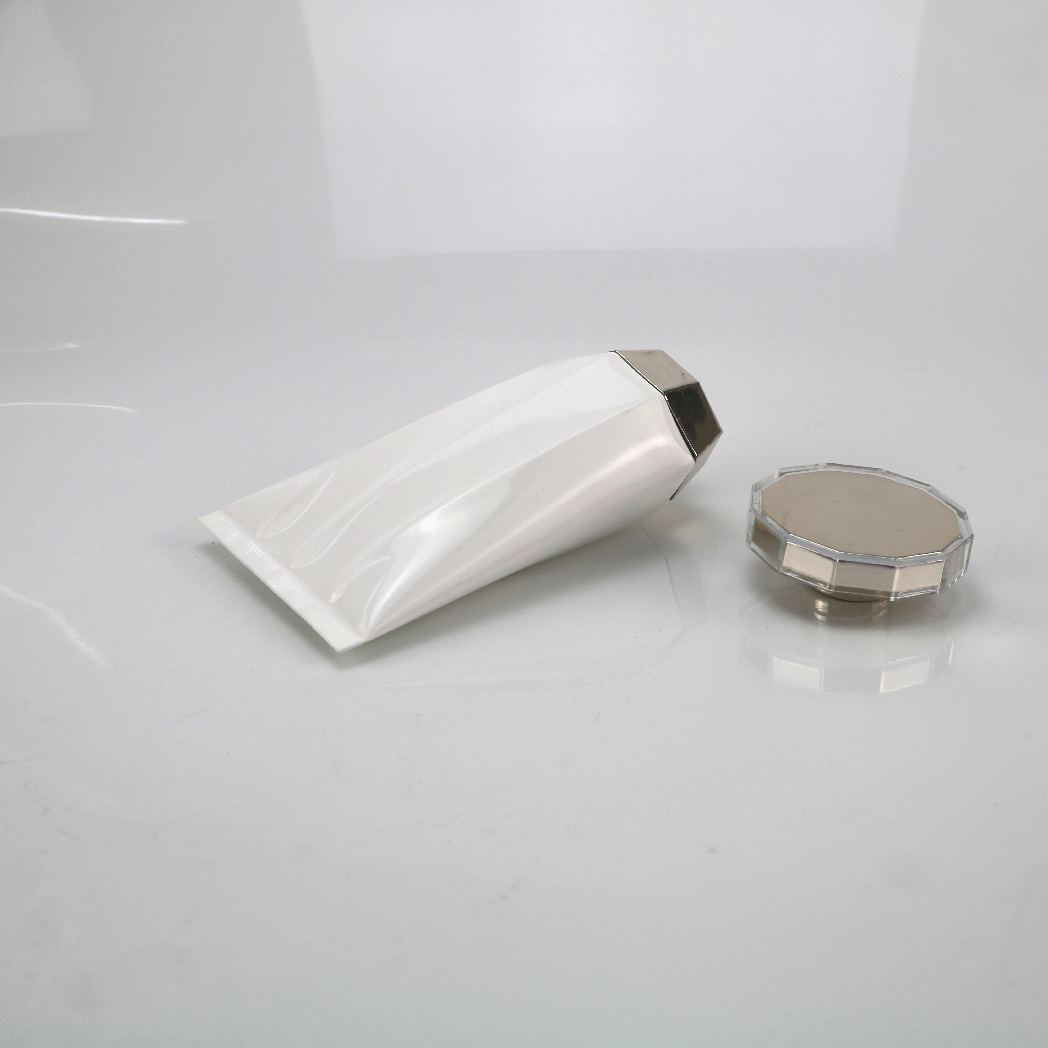  2021 Горячая Распродажа Новый продукт 180 мл Роскошная Косметическая пластиковая трубка для очищения лица