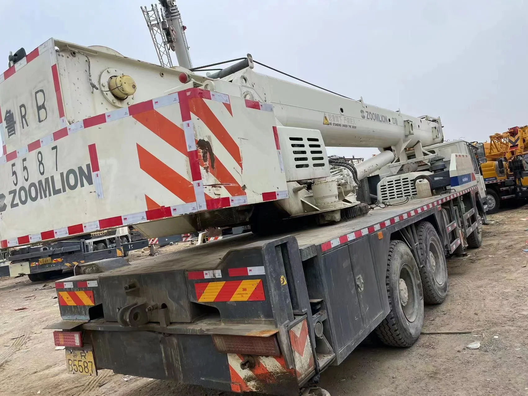 Б/у грузовой кран zoomlion 30 тонн распродажа б/у QY30V 30t хорошее