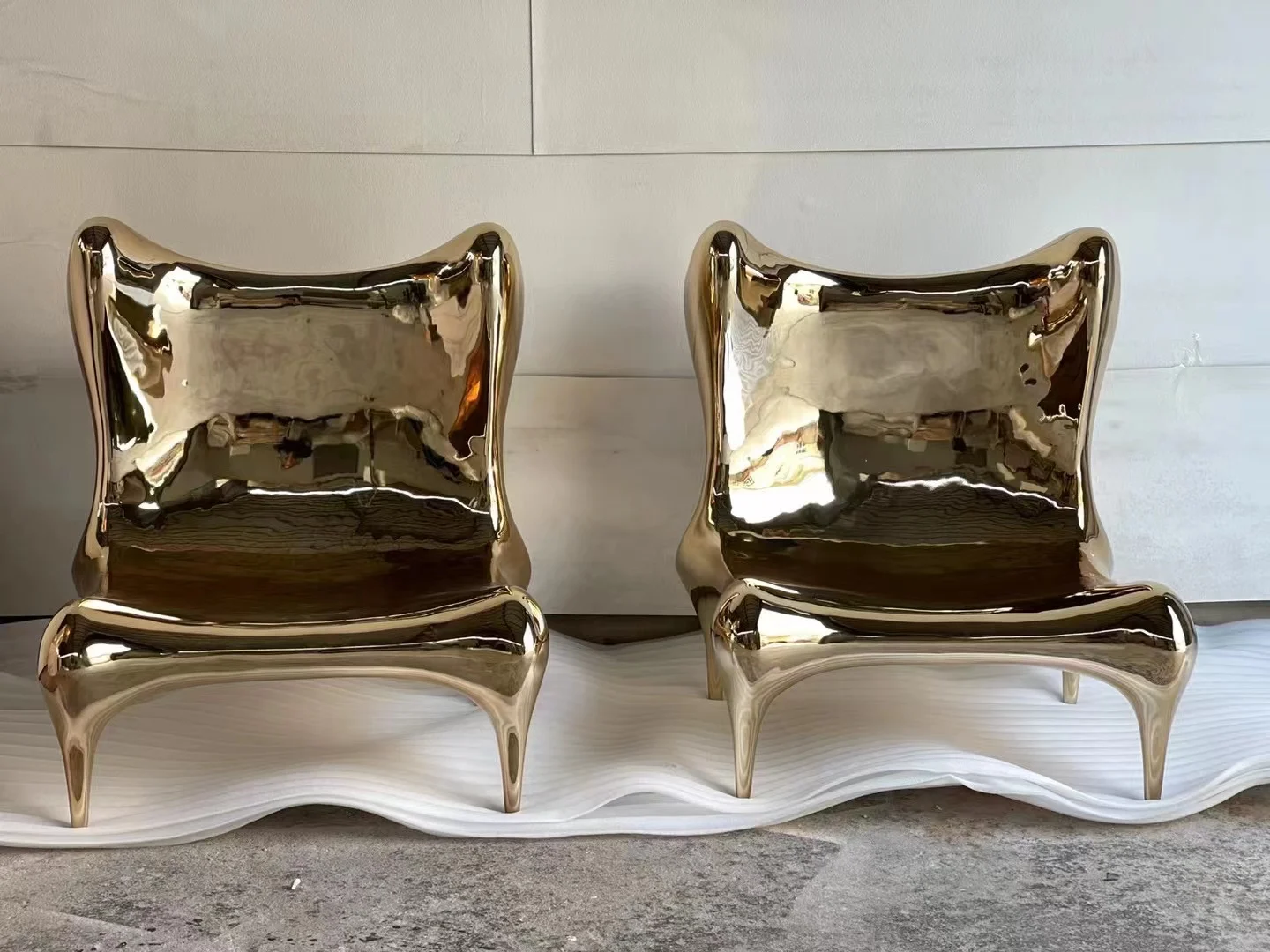 Master customized European light luxury electroplating leisure chair, exhibition hall villa glass golden steel chair