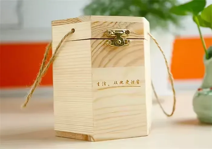 Wholesale Hexagonal Unfinished Pine Wooden Honey Bottle Gift Packaging Box with Liner and Rope Handle