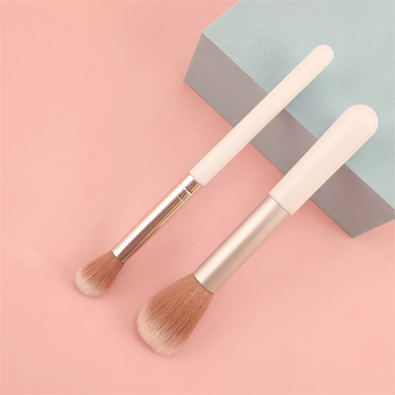 Single small white powder blusher brush Portable short color makeup tool Soft fiber hair brush