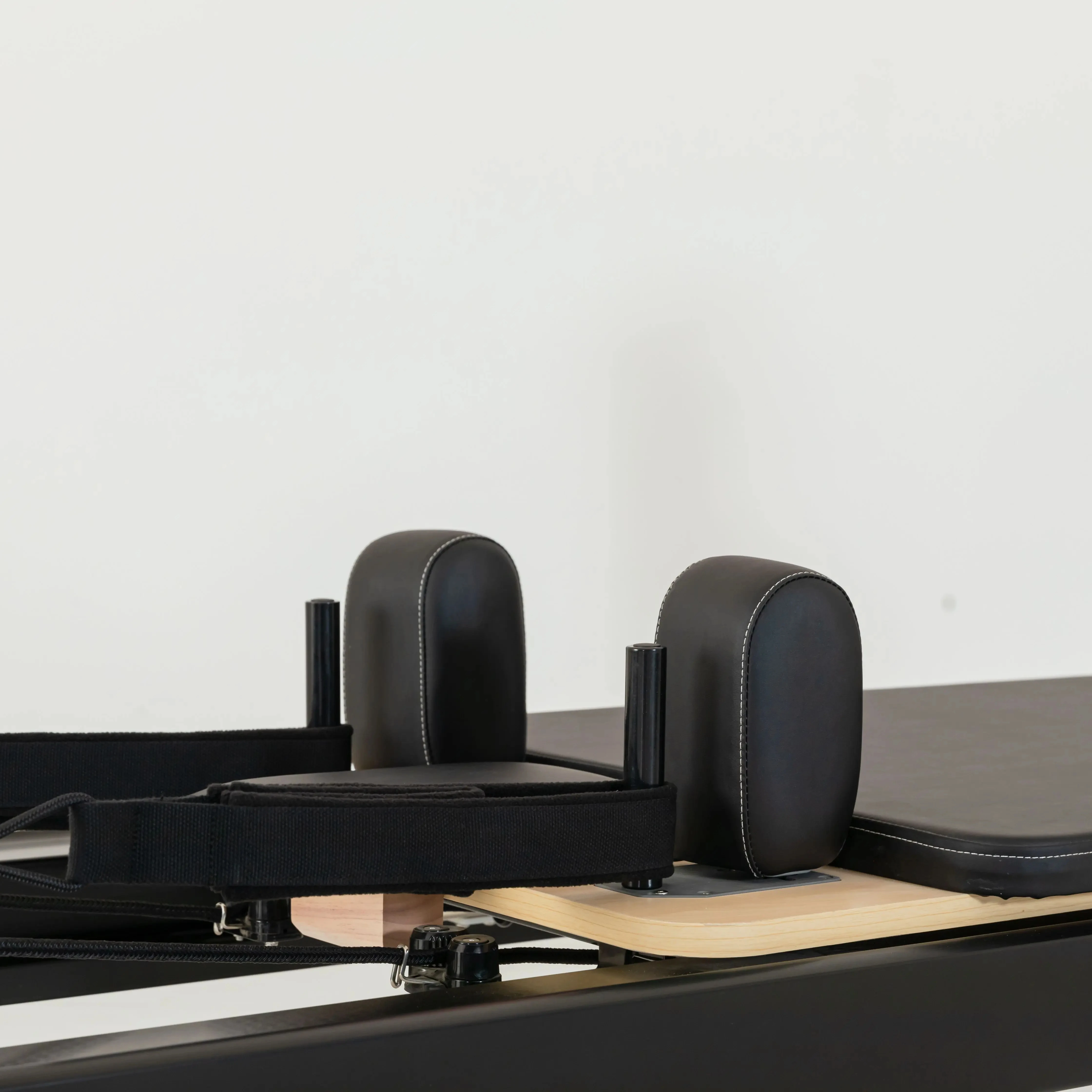 Factory price white core bed Balanced reformer white frame Plank Bars Aluminum pilates reformer