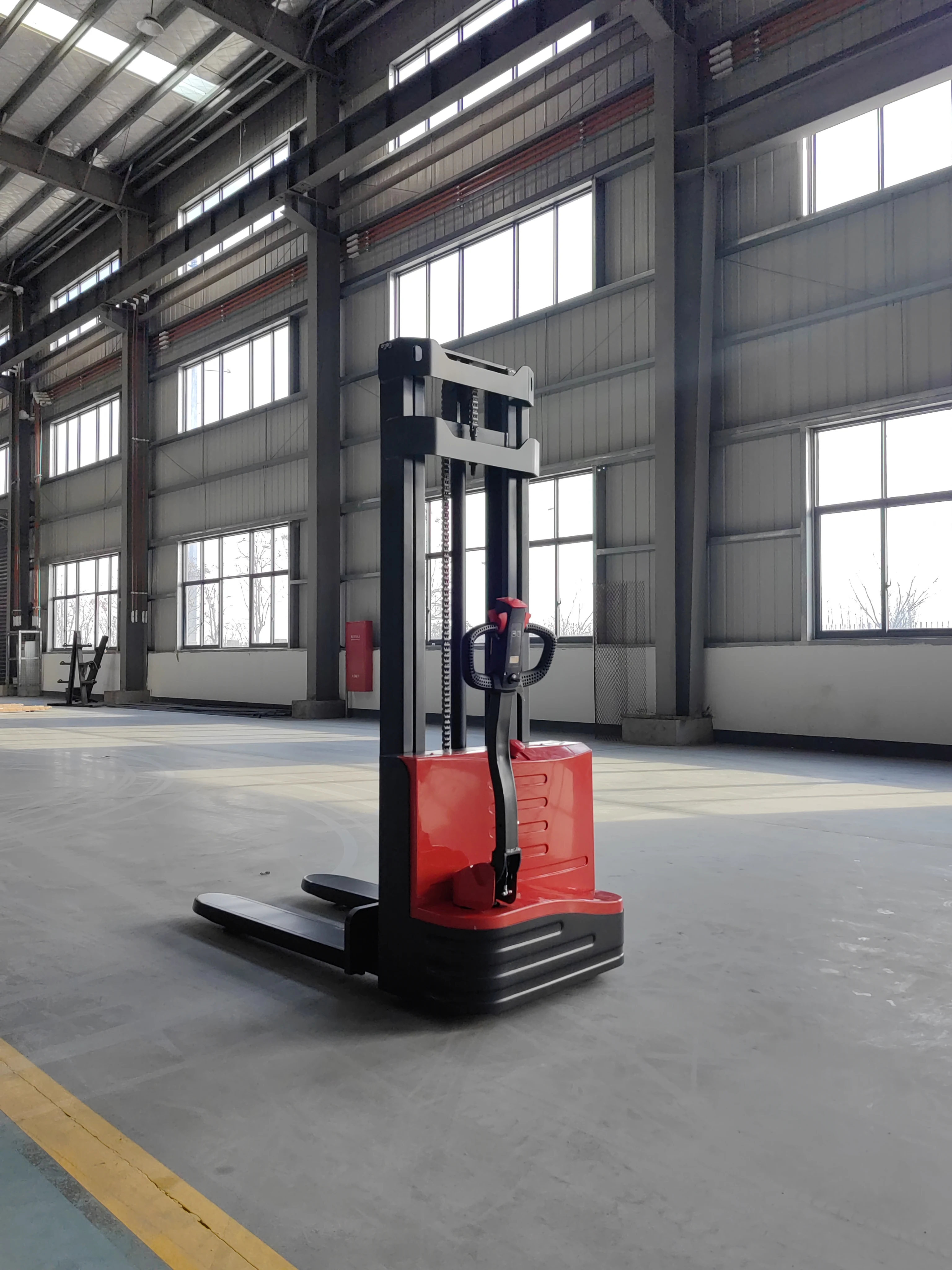 SHUNCHA Factory Direct Customized Logo Color CE Certified 1.5 Ton Free Lifting Full Electric Stacker 24V Gel Battery New