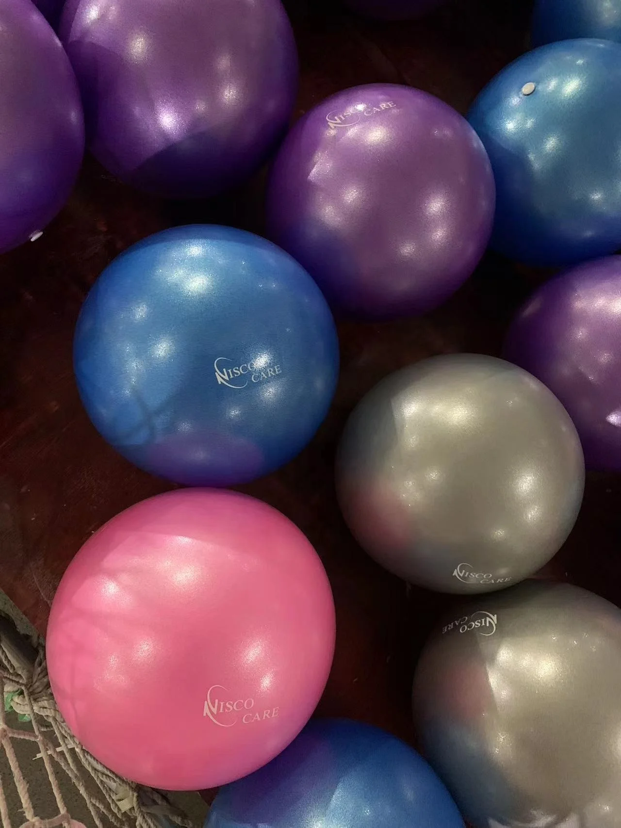 25cm 10inch PVC Pilates and Yoga Gym Ball Massage Ball for Indoor Balance Fitness Workout Exercise