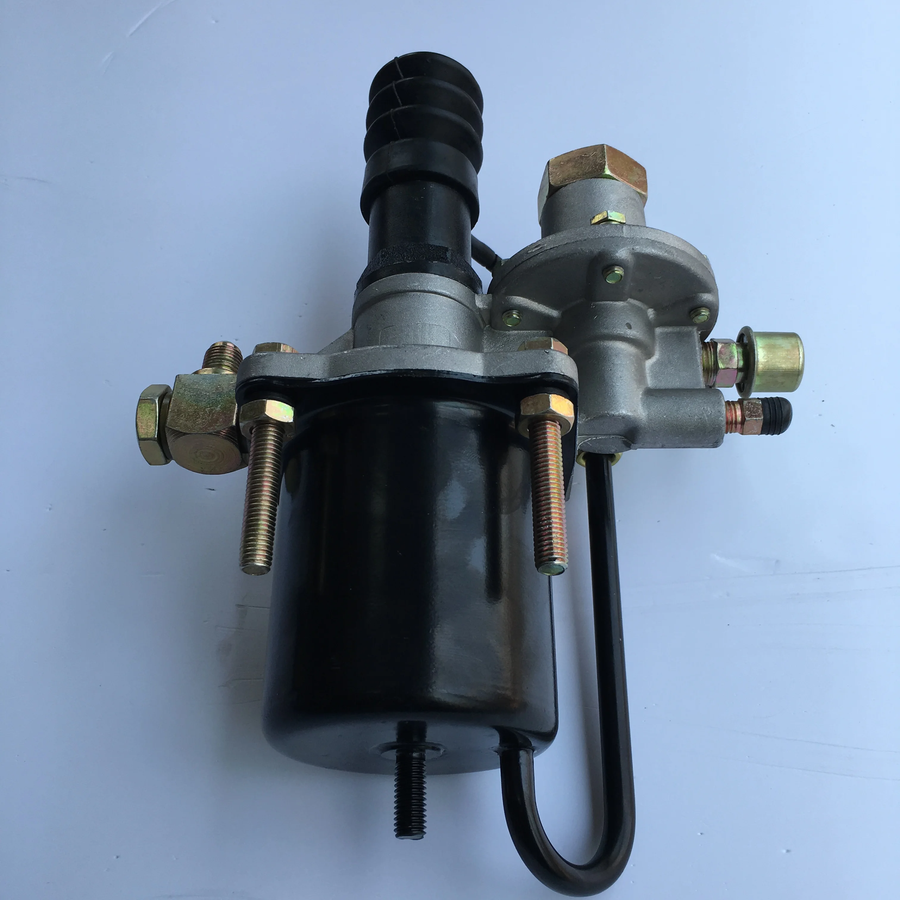 Dongfeng School Bus 153-70 clutch booster manufacturer direct truck chassis spare parts, transmission system spare parts