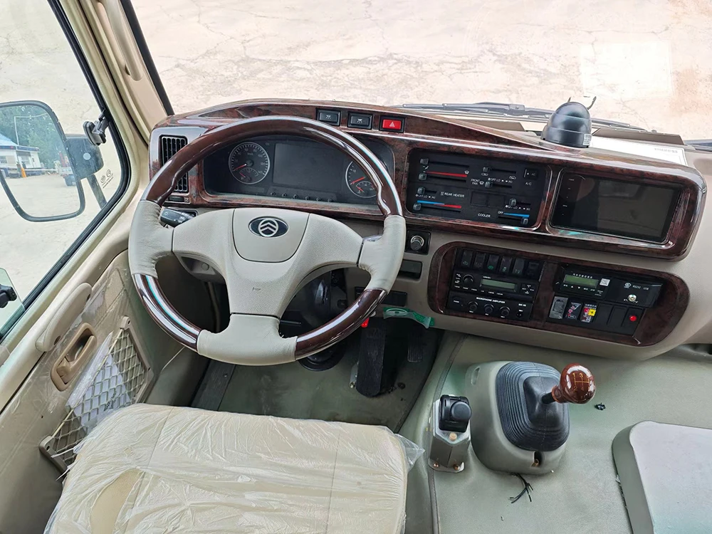 High Quality Jin lv XML6729J16 28 Seats Diesel Engine  Tour Passenger Coach Bus for Sale