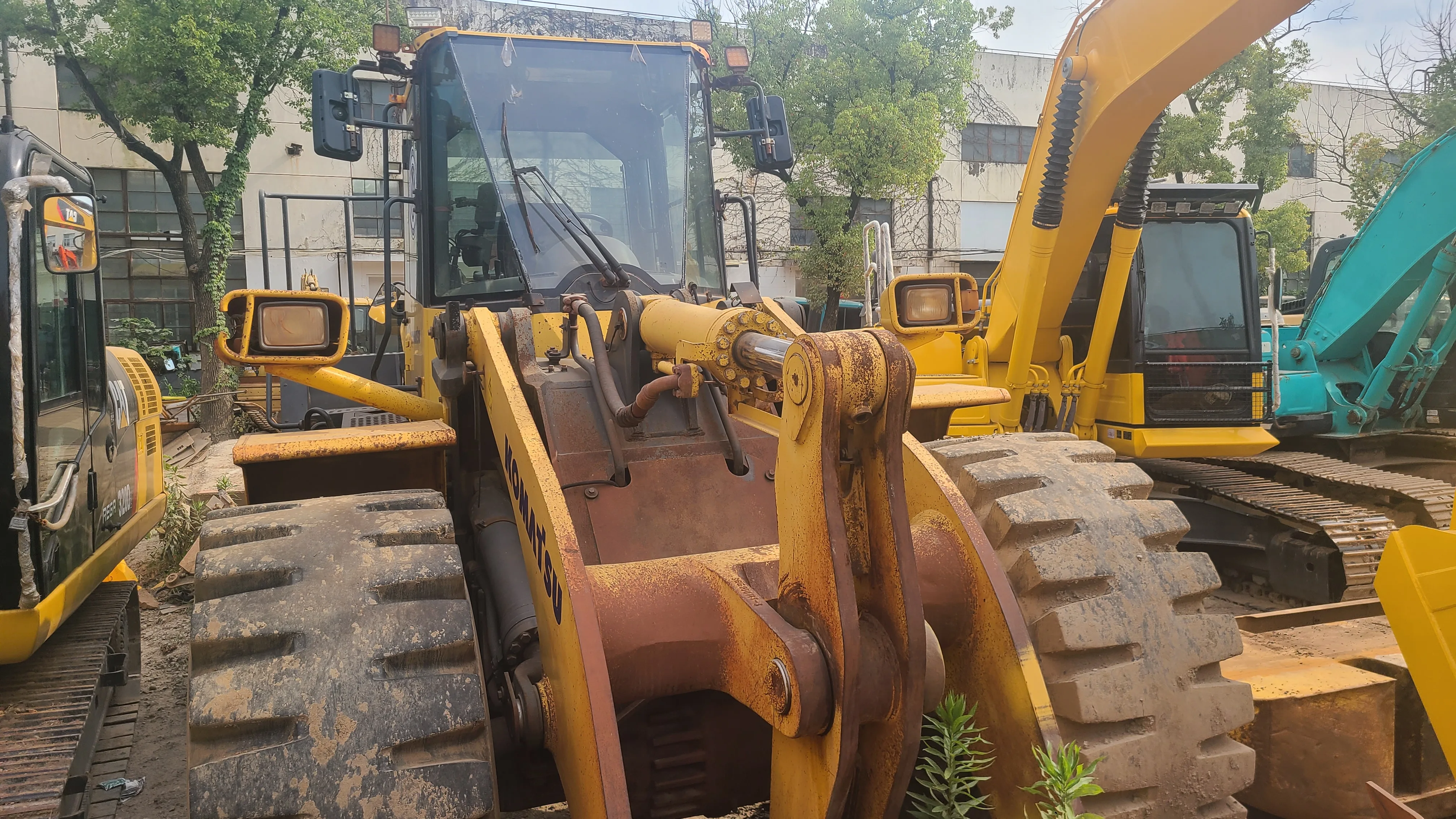 High Quality Second Hand Komatsu WA470 Diesel Engine Earthmoving Machinery Hydraulic Loader low price in good condition 2014