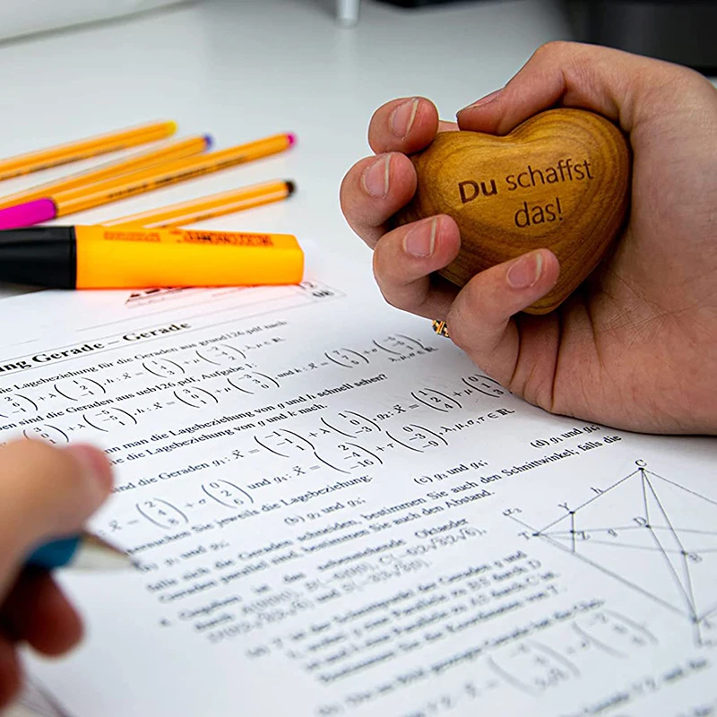 Custom Logo Wholesale Unique Valentine Gift Decoration Wooden Heart Shaped Crafts