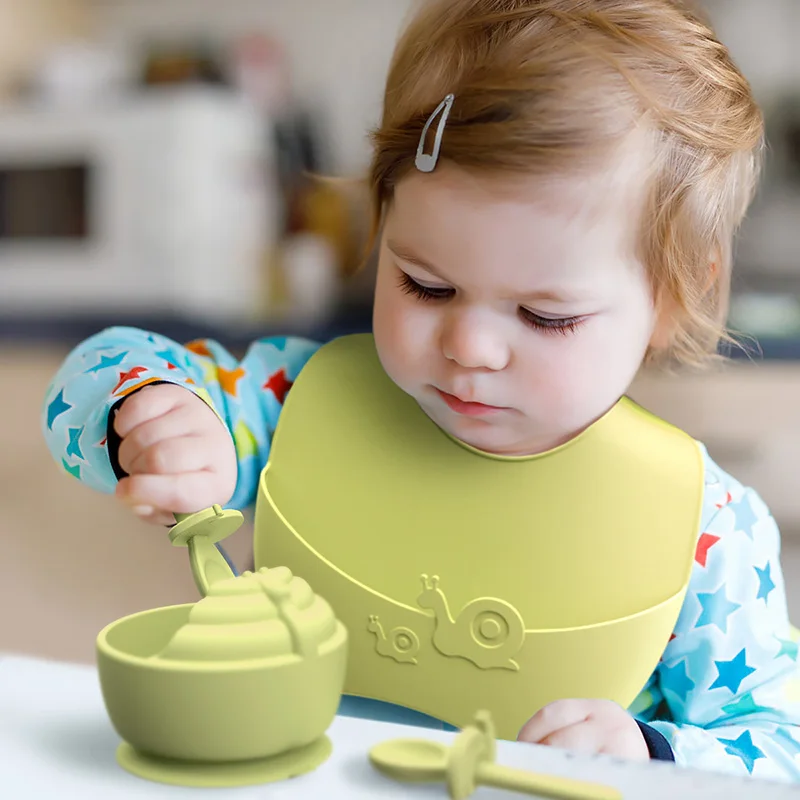Free Sample Snail Shape Bpa Free Soft Feeding Custom Pacifier Long Sleeved Kids Silicona Waterproof Bib Silicone Baby Bib
