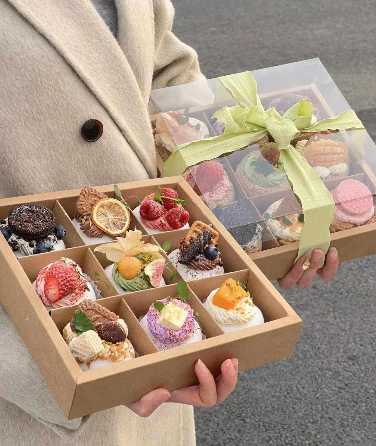 XJH Dessrt Packaging Boxes for Biscuits and Cakes Wedding Favor Boxes for Cake Slice Clear Cupcake Boxes with White Base