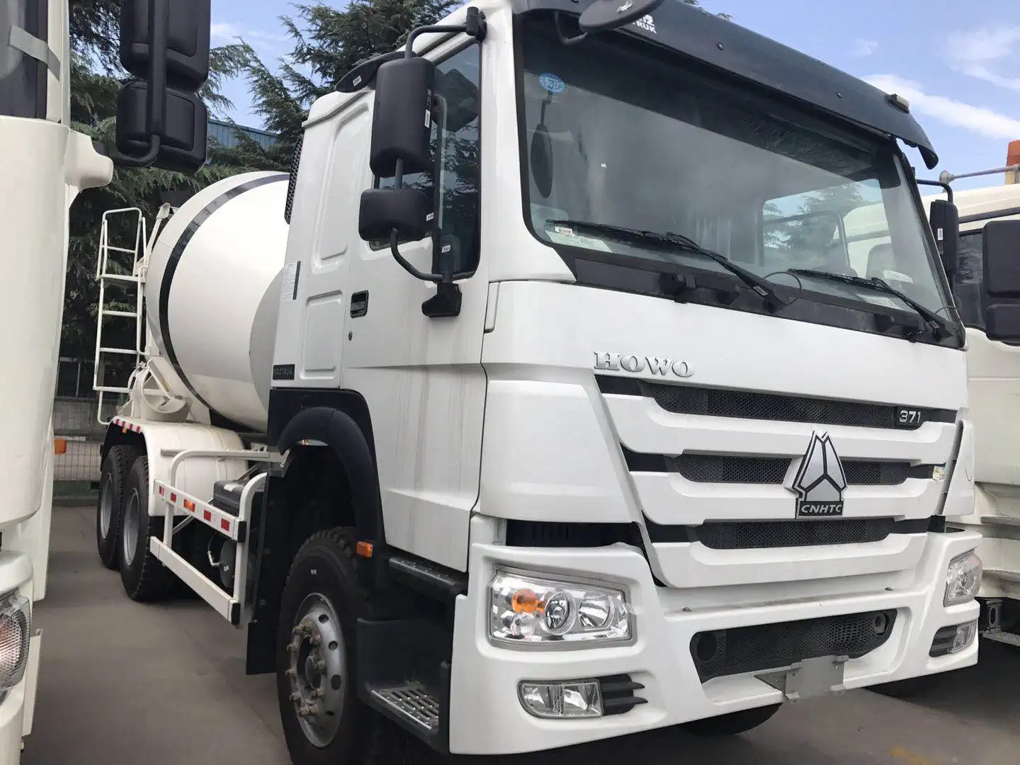Sinotruk heavy duty truck high capacity used concrete mixer with